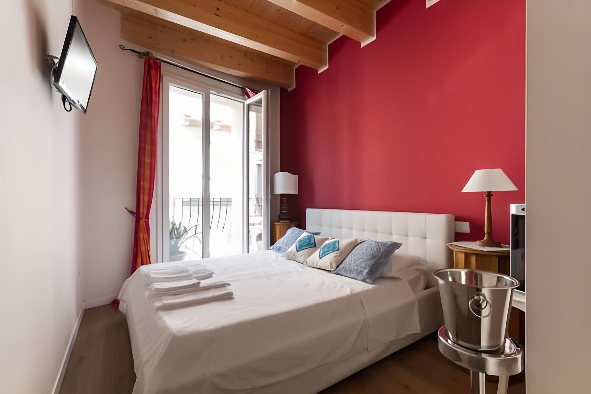 Double Room (Red)