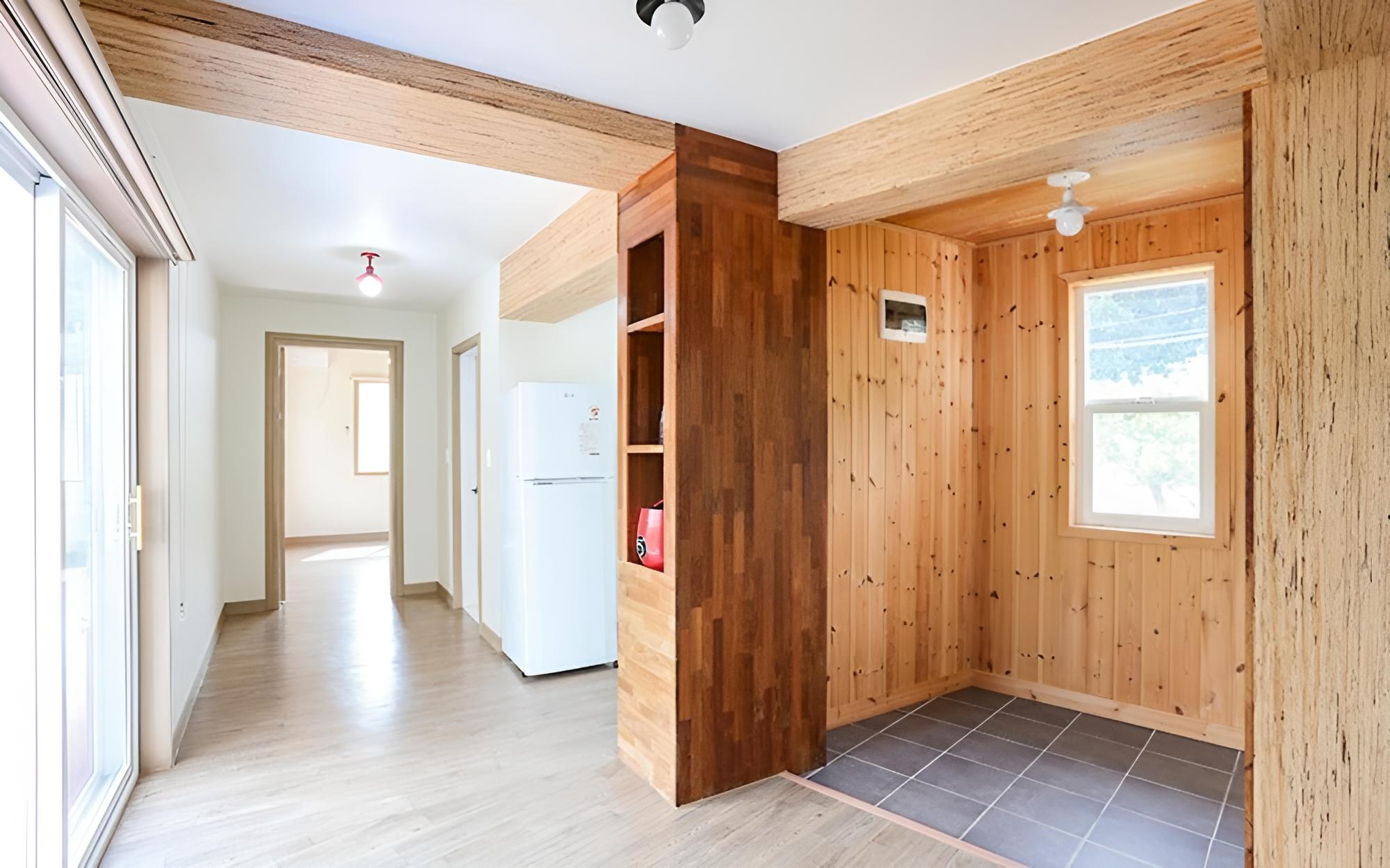 Room (Chestnut)