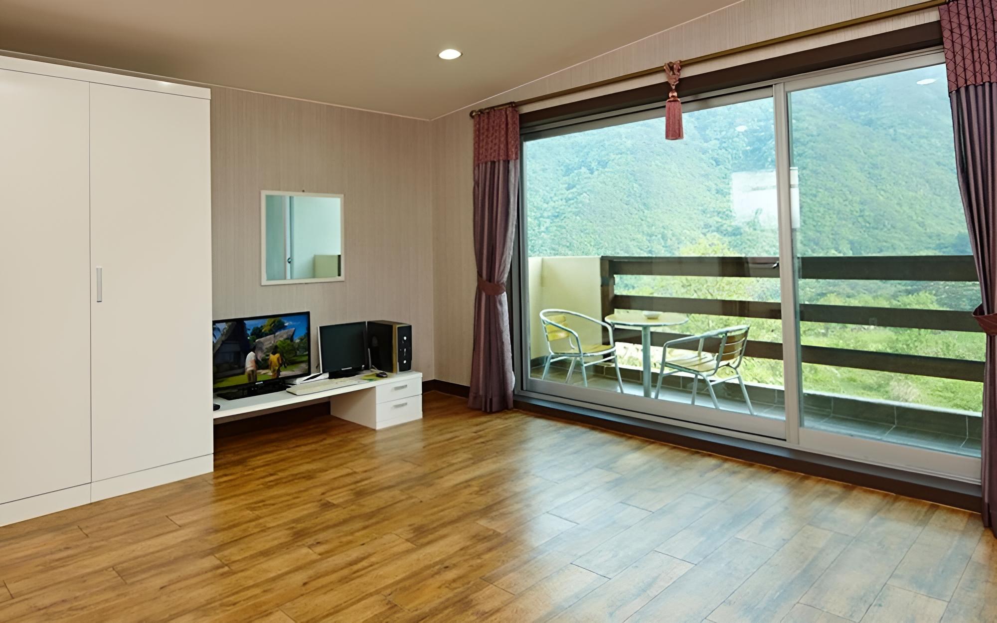 Room (Pegasus) - Photo 4