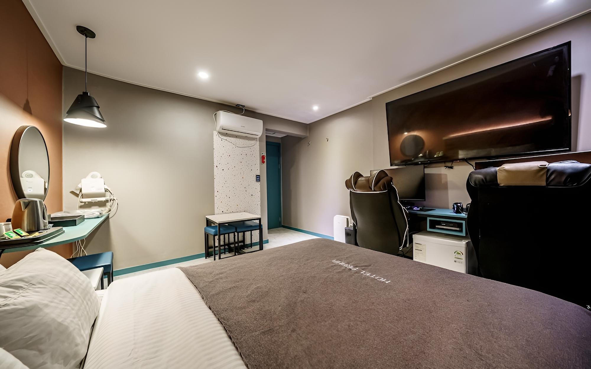 Room (Couple 2PC (bags available super spec)