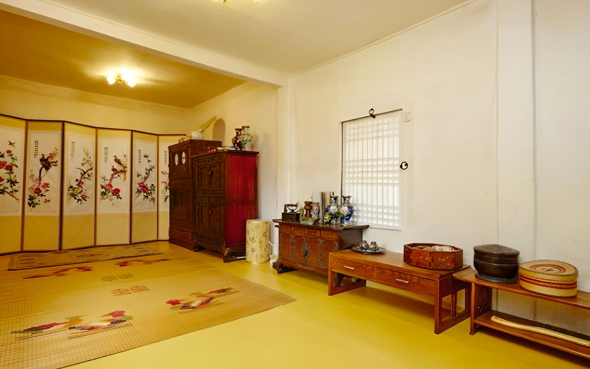 Room (Main House Large Room + Small Room)