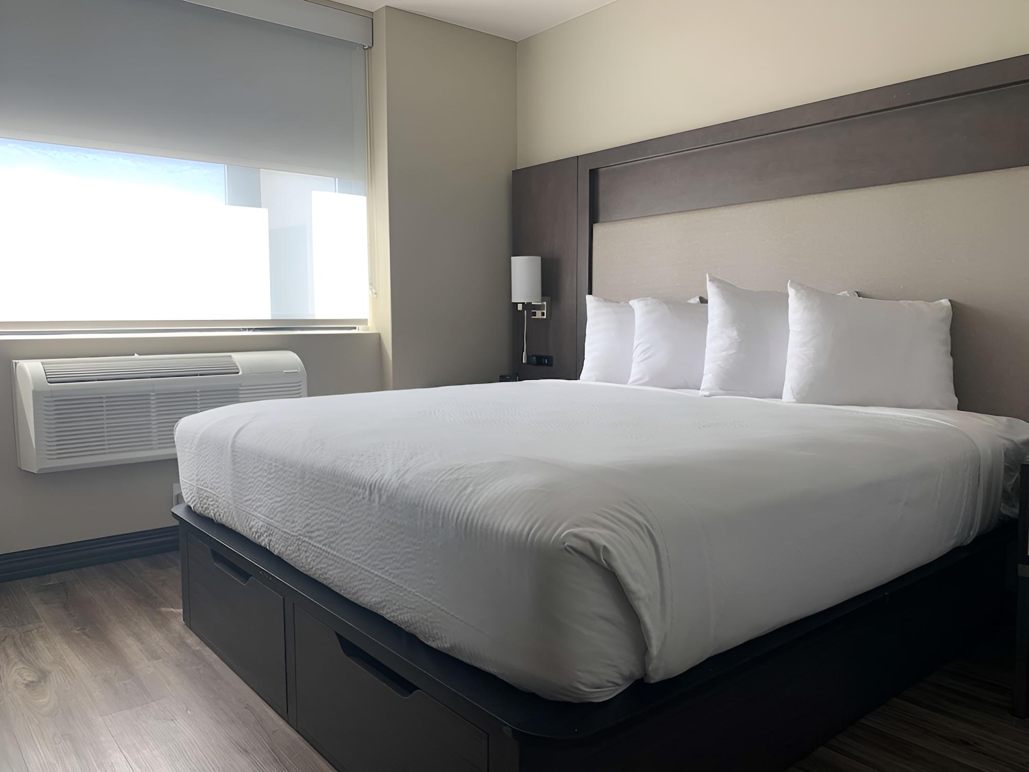 Suite, 1 King Bed, Non Smoking, Kitchenette