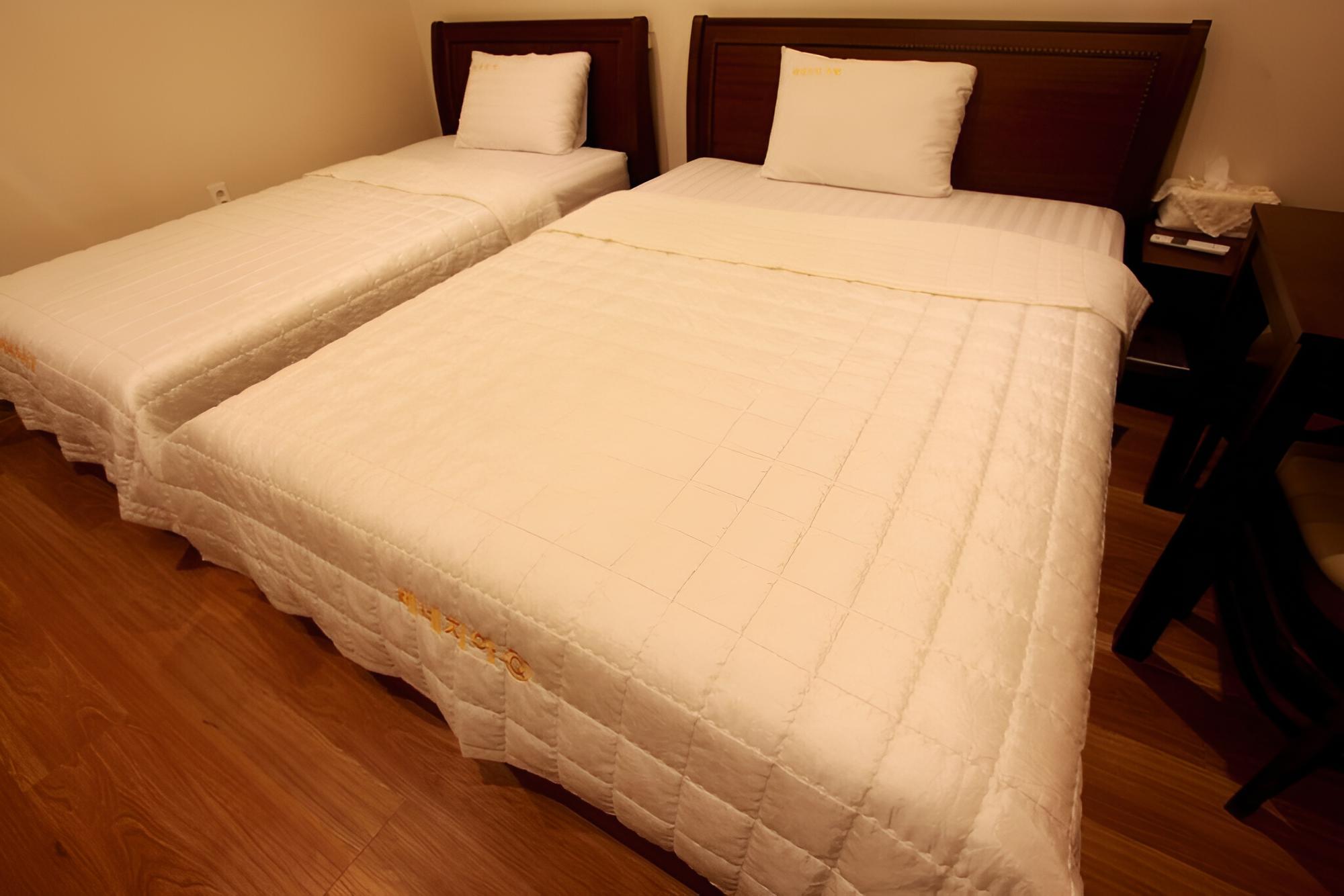 Room (Twin) - Photo 3