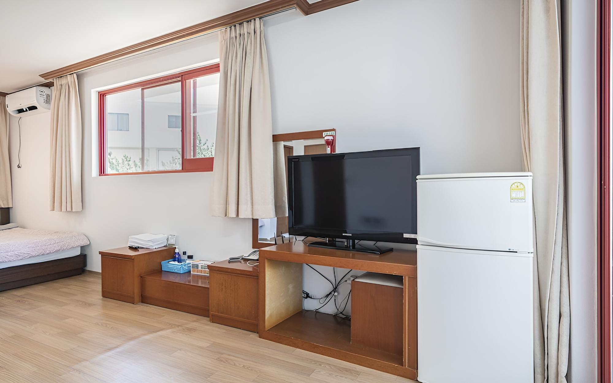 Room (Group Room (6 people + Ocean View)) - Photo 4