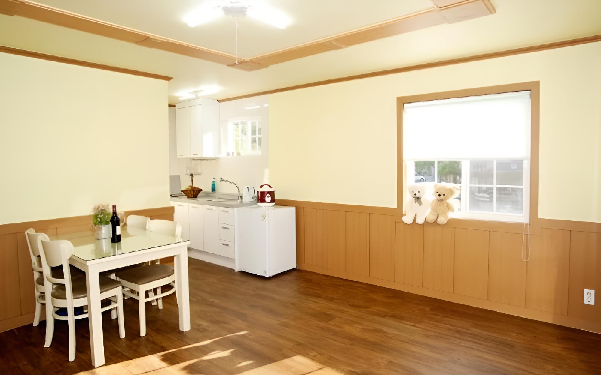 Room (Sun) - Photo 3