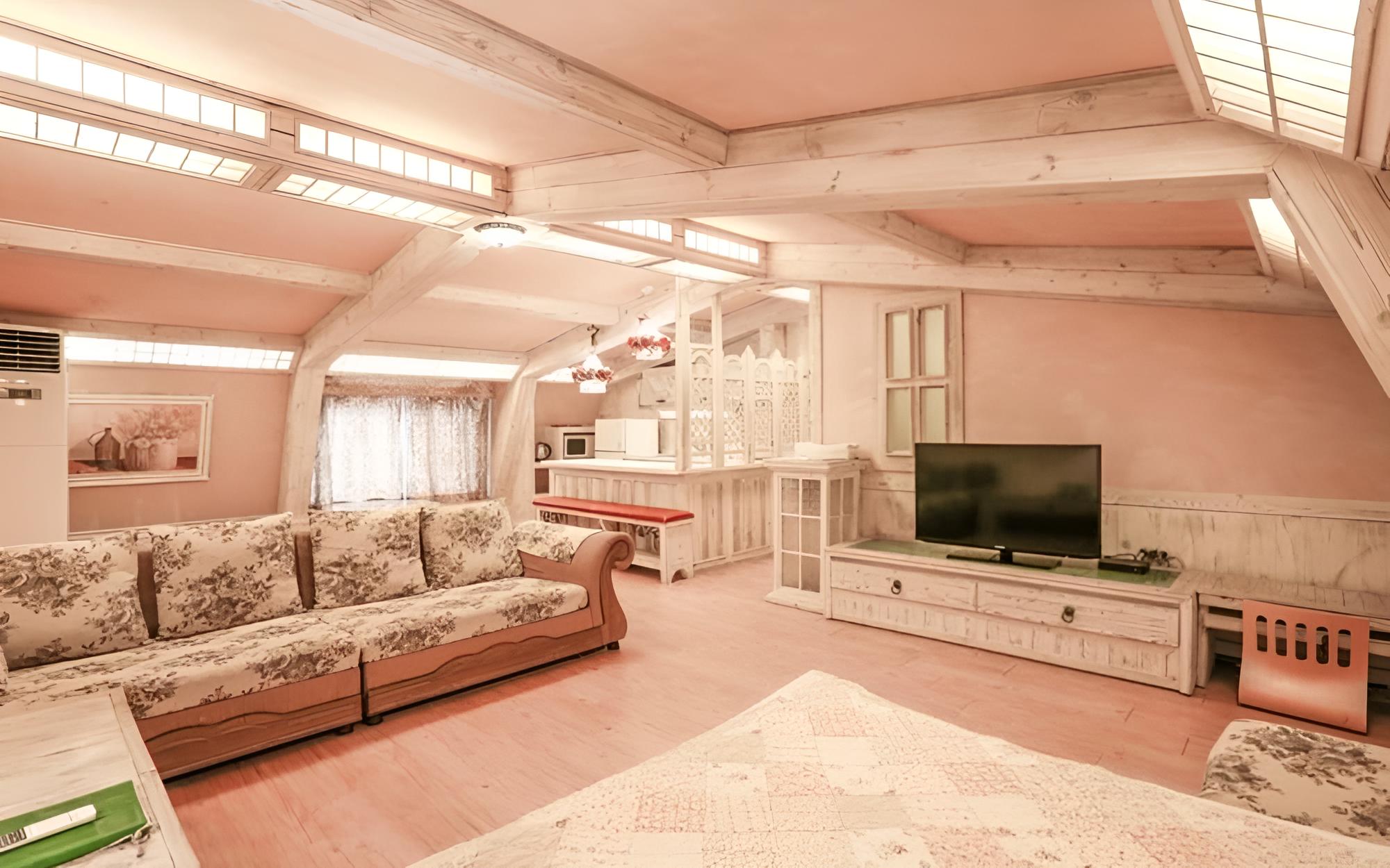 Room (Camomile)