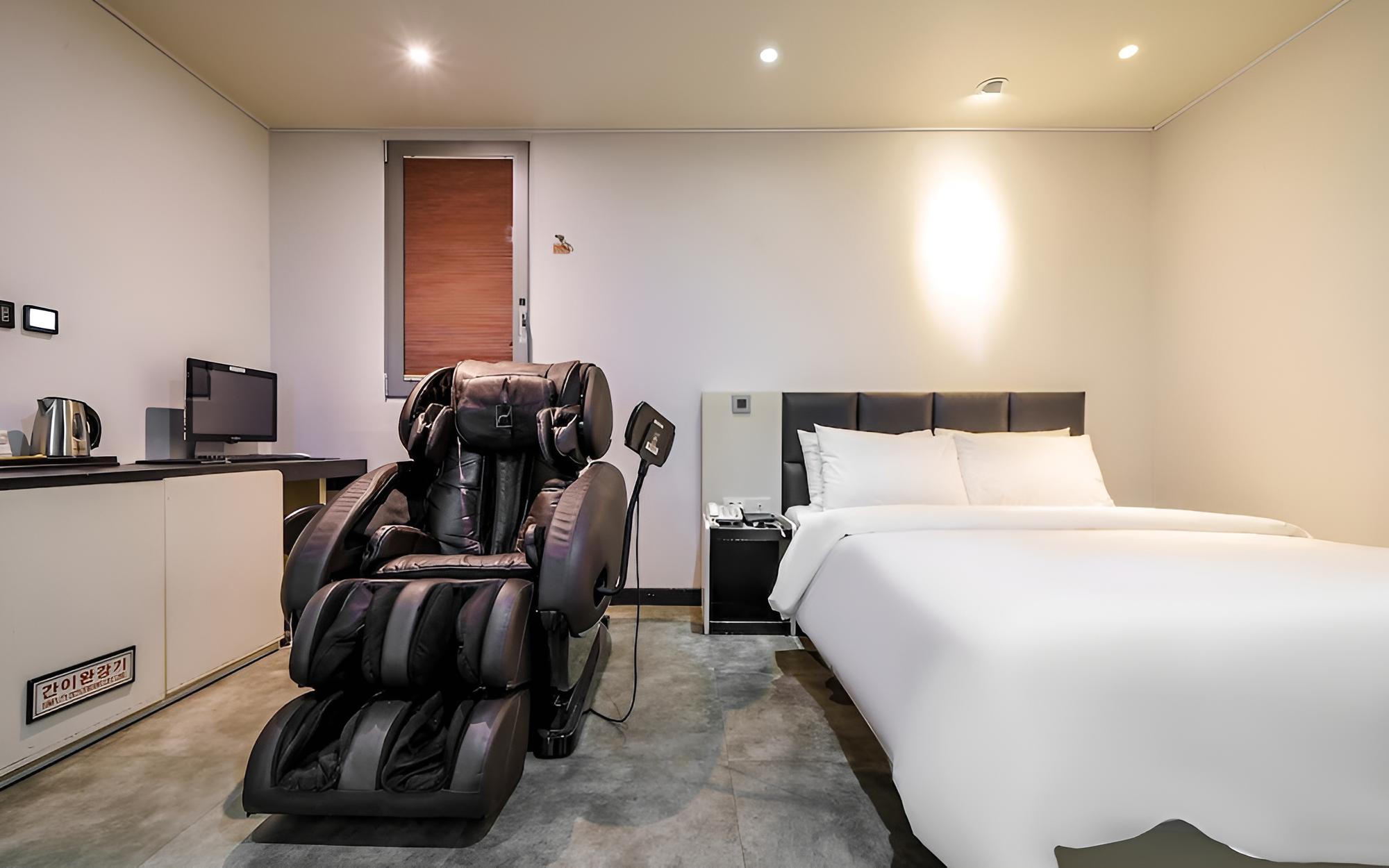 Room (Business Double Room (OTT))