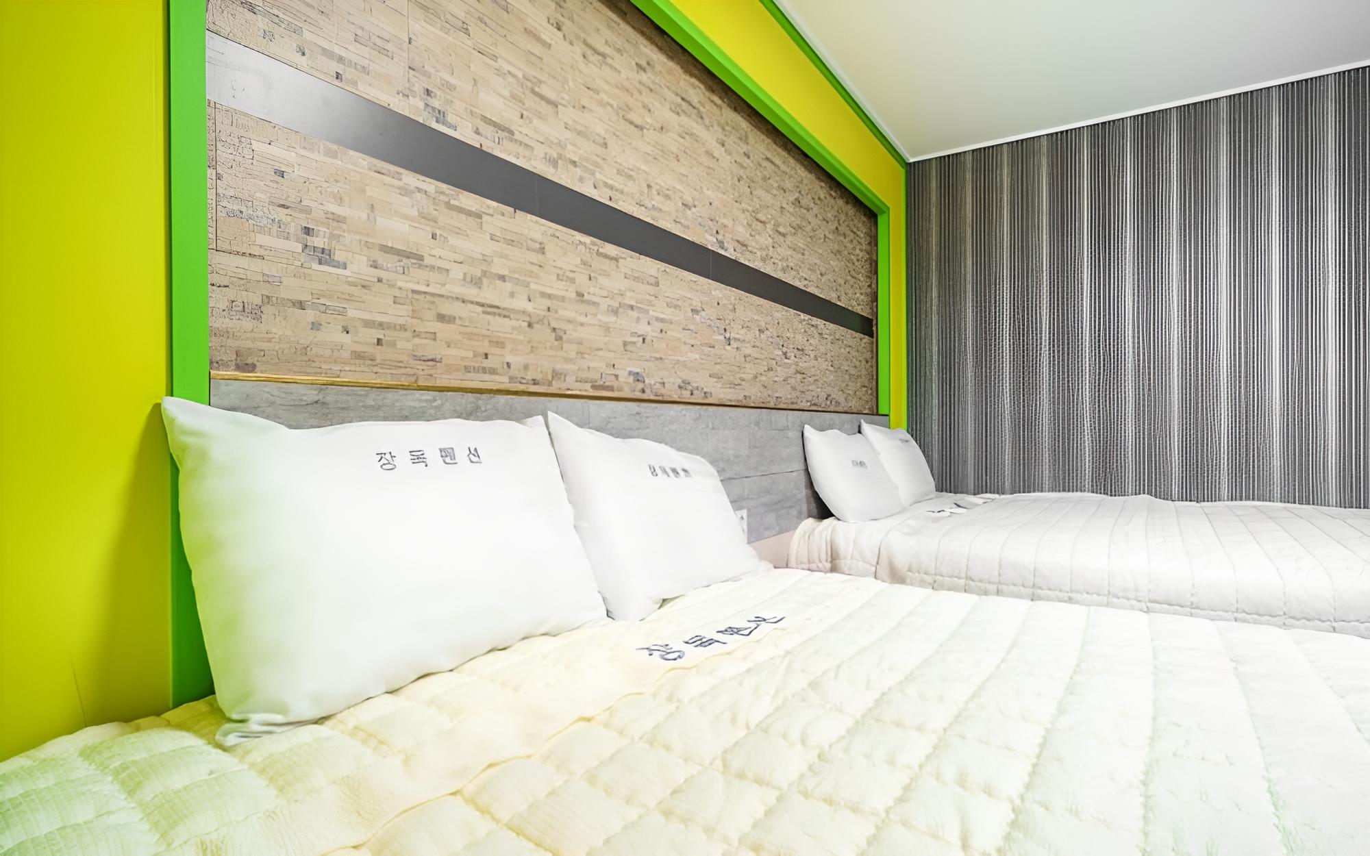 Room (Room 302 (VIP dogs allowed 2 beds))