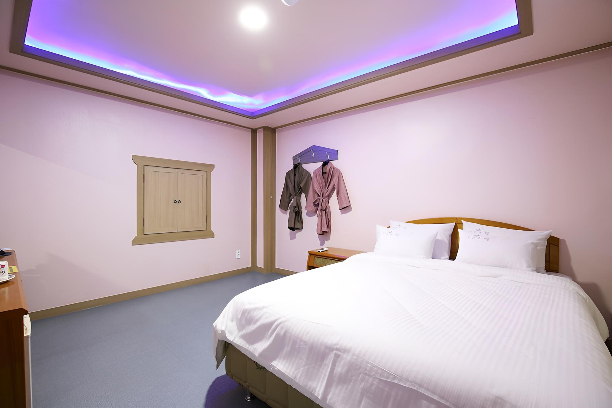 Room (Standard (Standard)) - Photo 7