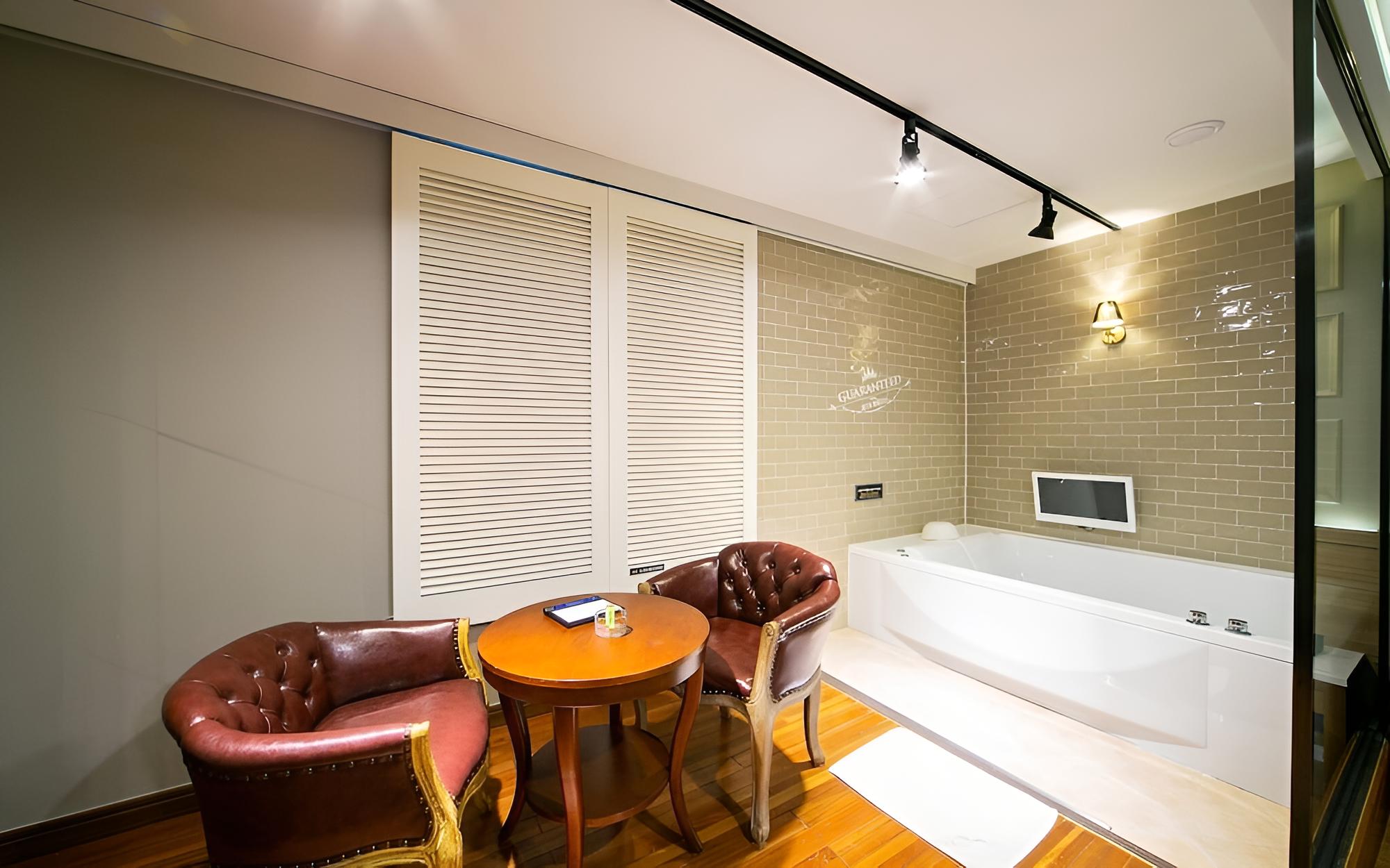 Room (VVIP (Netflix personal account Large ) - Photo 22