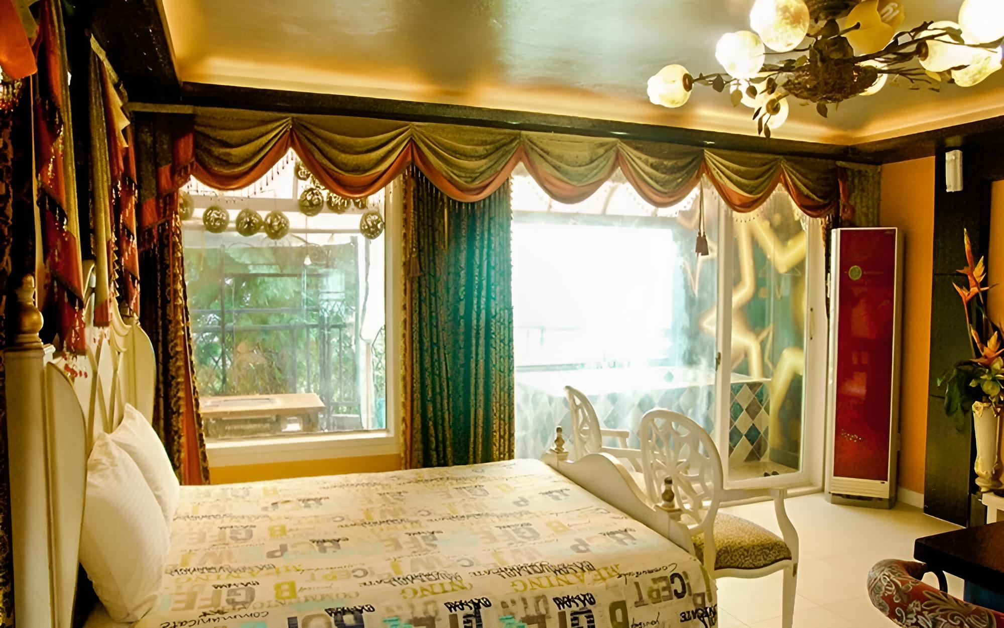 Room (Nini)