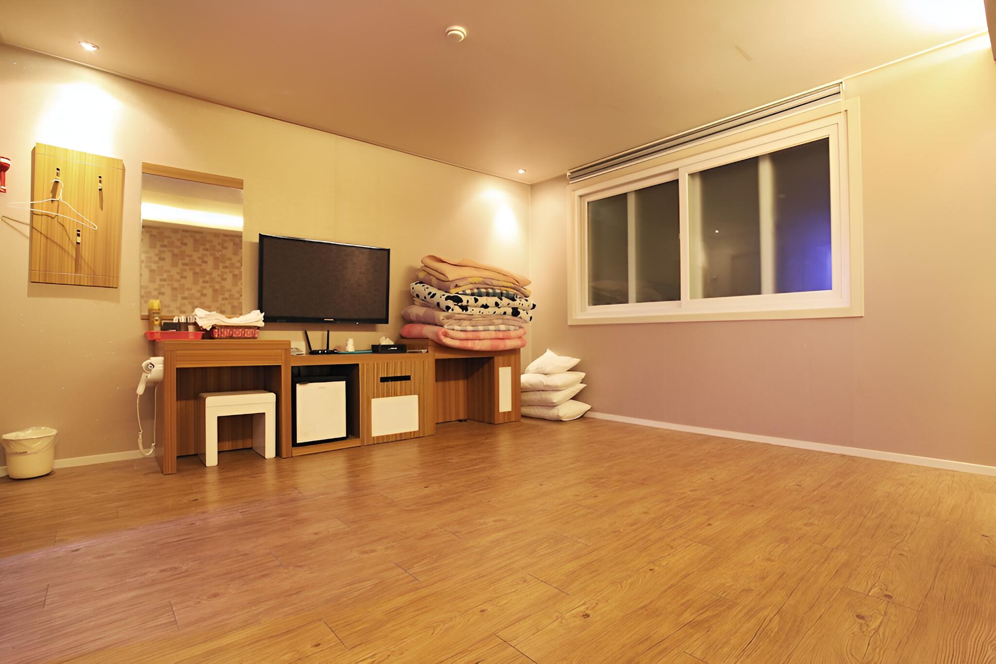 Room (Ondol room)