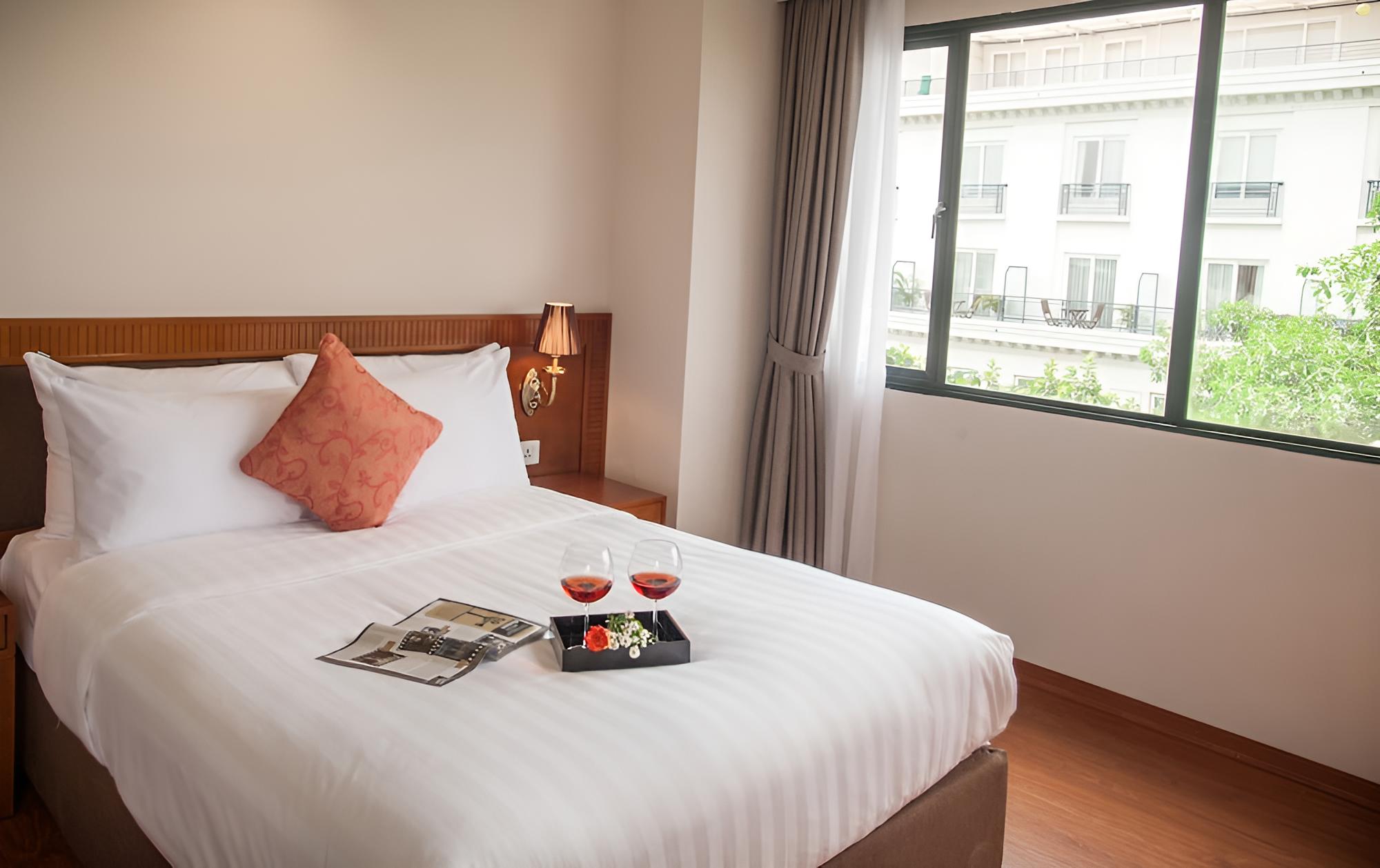 Executive Room, Bathtub, City View