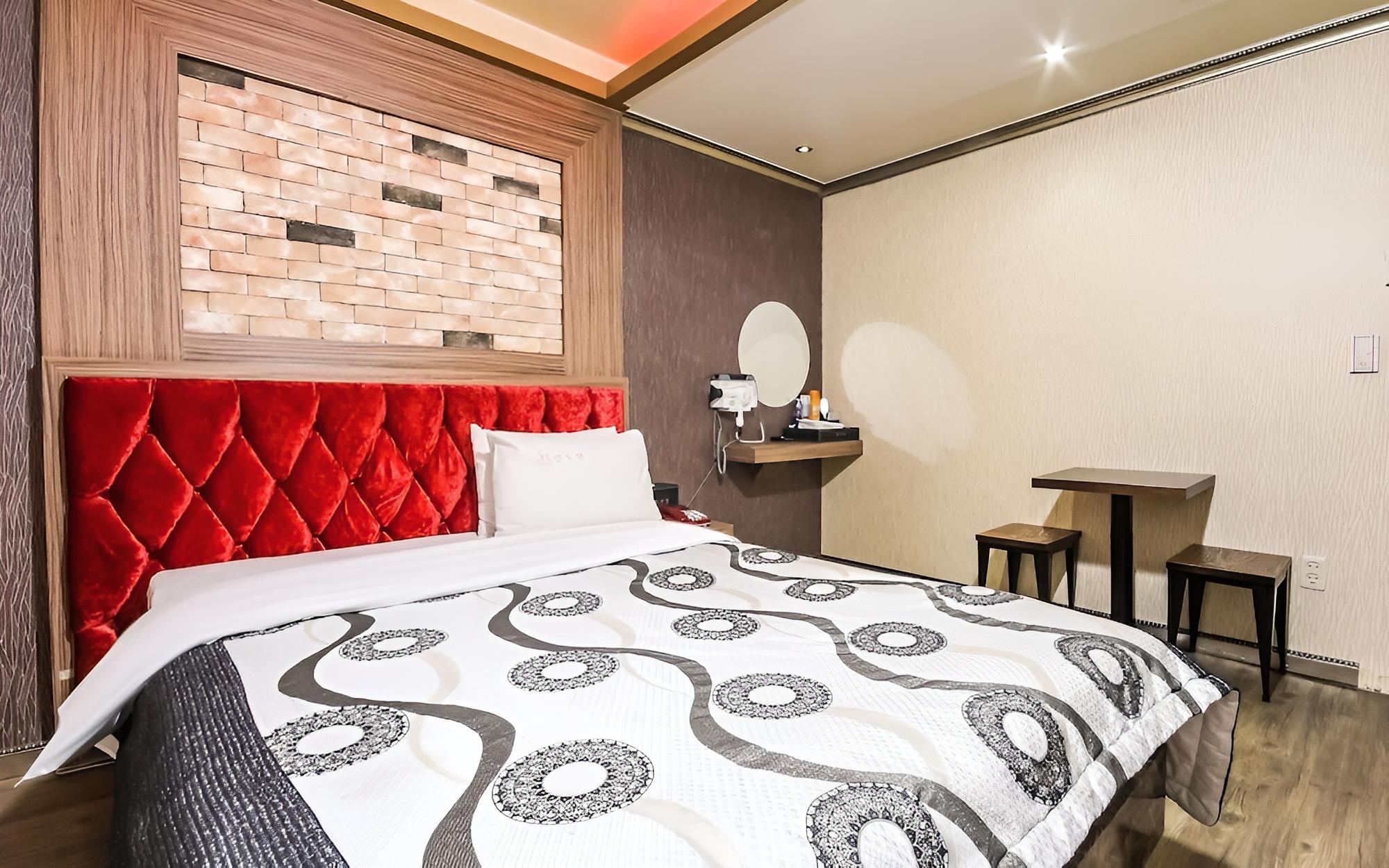 Room (Event room (standard room))