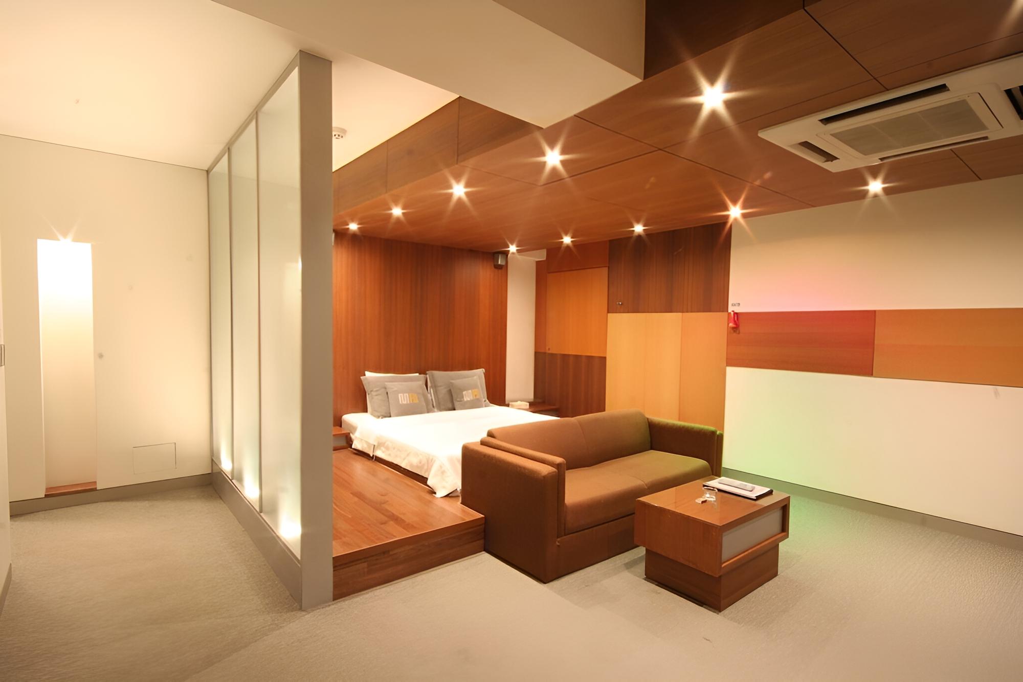 Room (Suite)