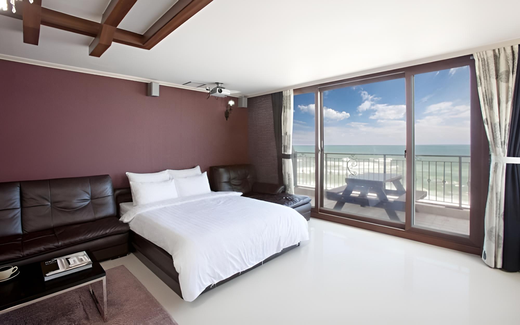 Room (Beach 004)