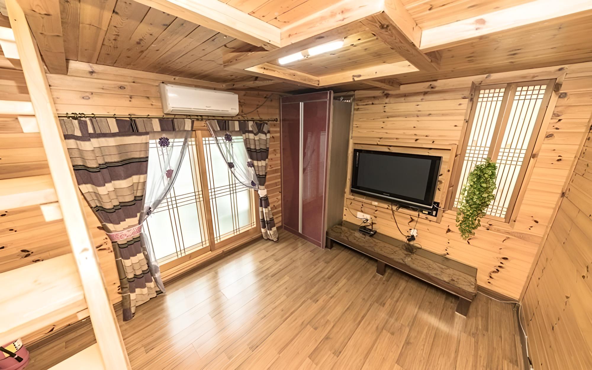 Room (Angelico (Duplex Family Room))