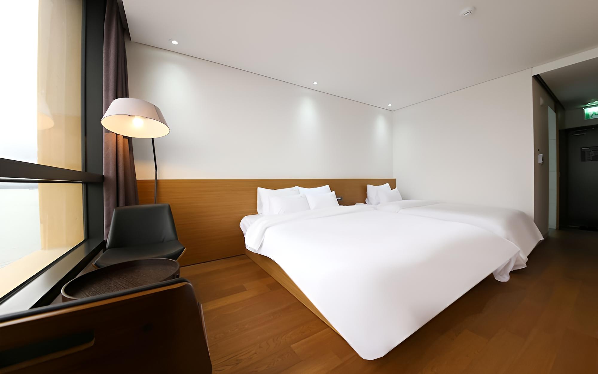 Room (Deluxe Twin (Free Netflix cable car d) - Photo 4
