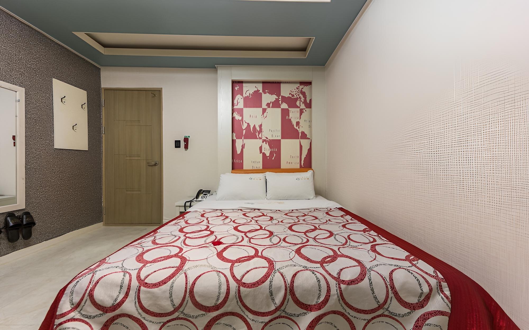 Room (Couple PC Room (Netflix)) photo 3