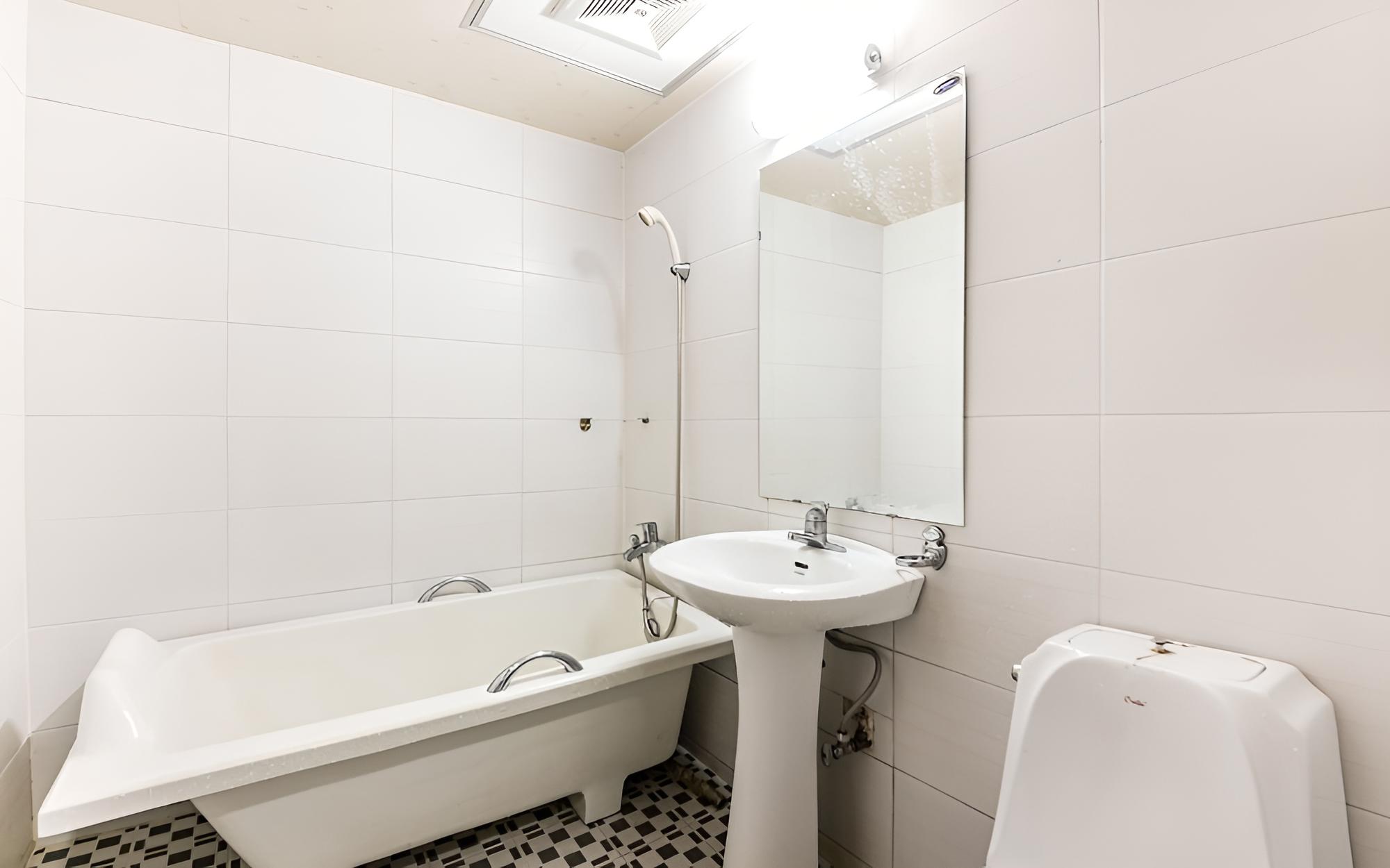 Room (66m suite)