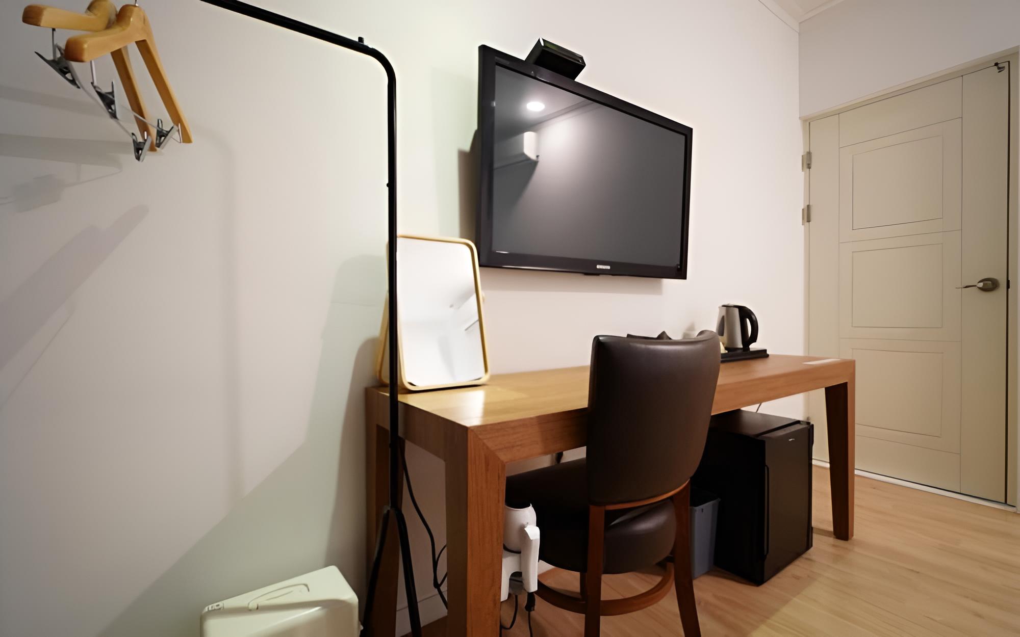 Room (Twin bed A) - Photo 1