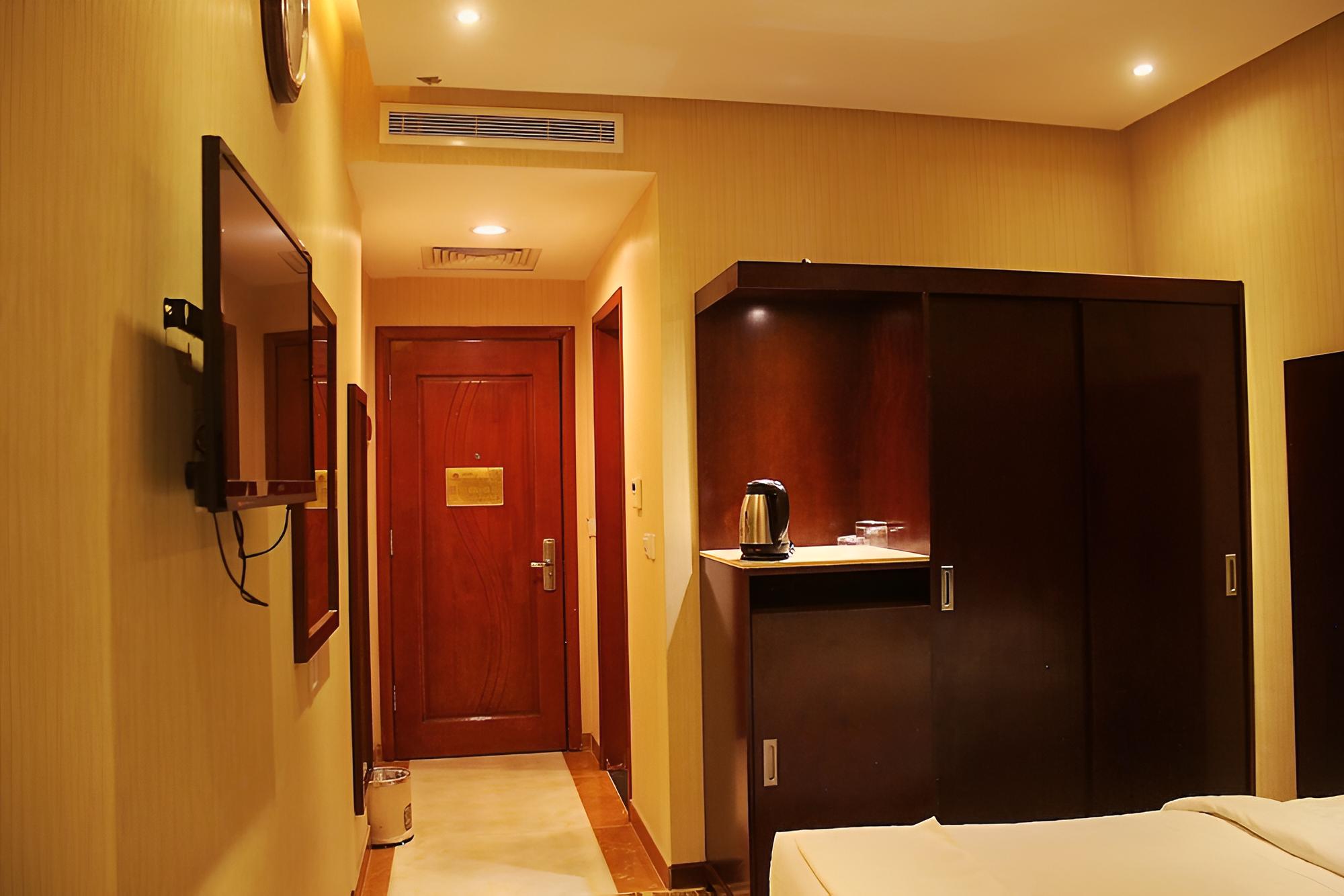 Basic Quadruple Room, Accessible