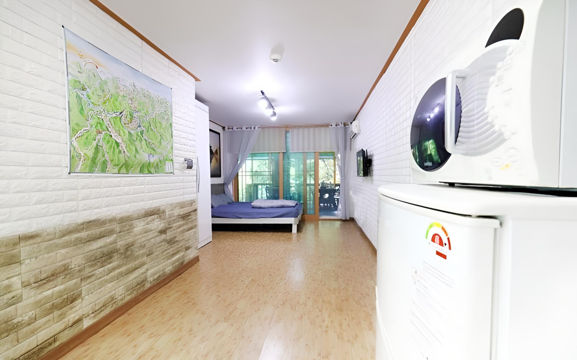 Room (Room 102 (Couple Room))
