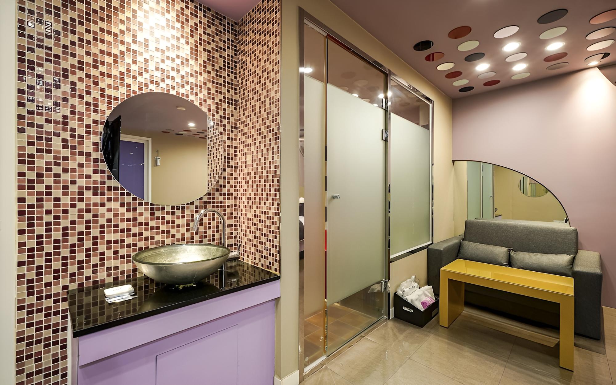 Room (VIP (Air Purifier Large Bathtub King )