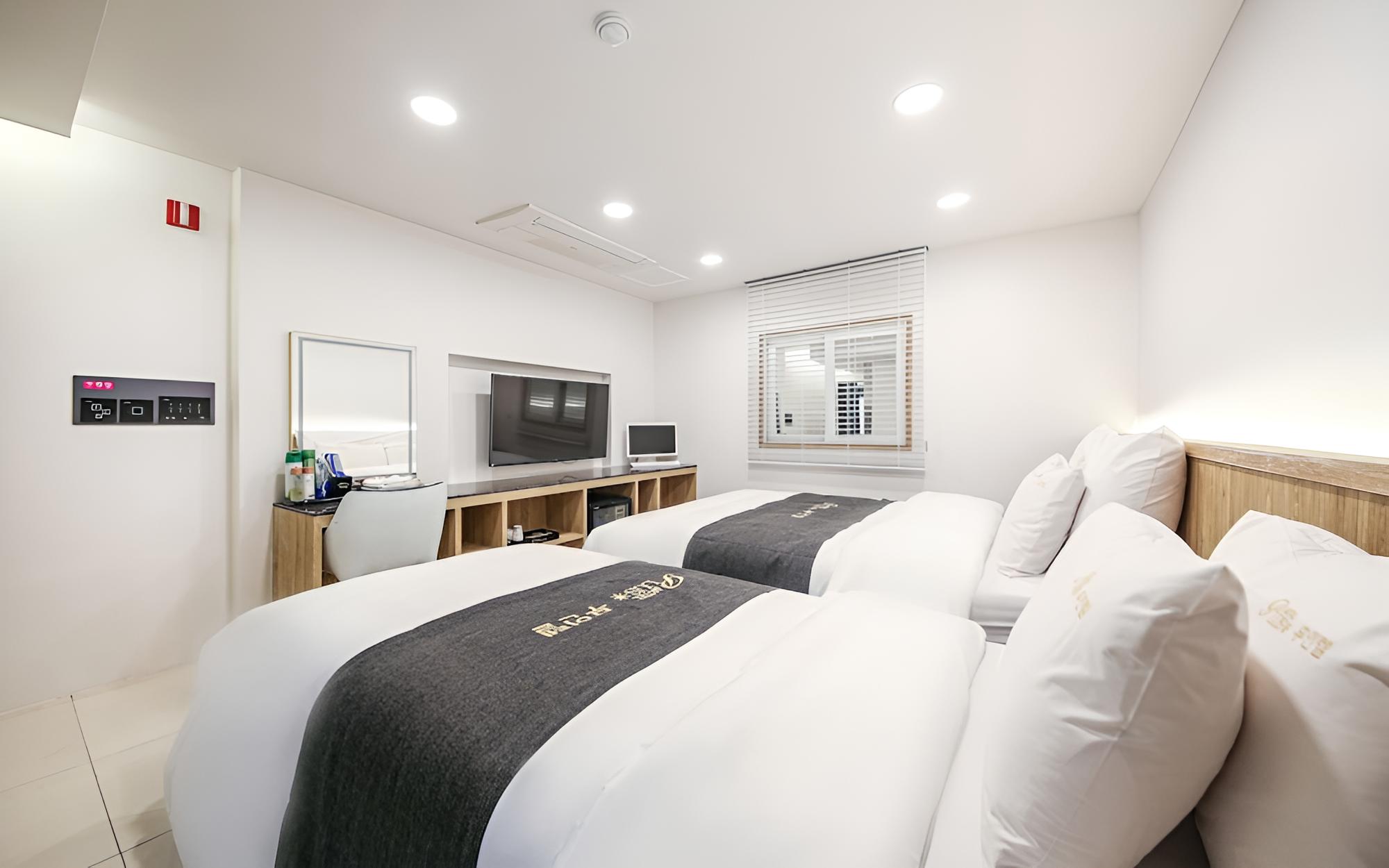 Room (Deluxe twin) photo 2