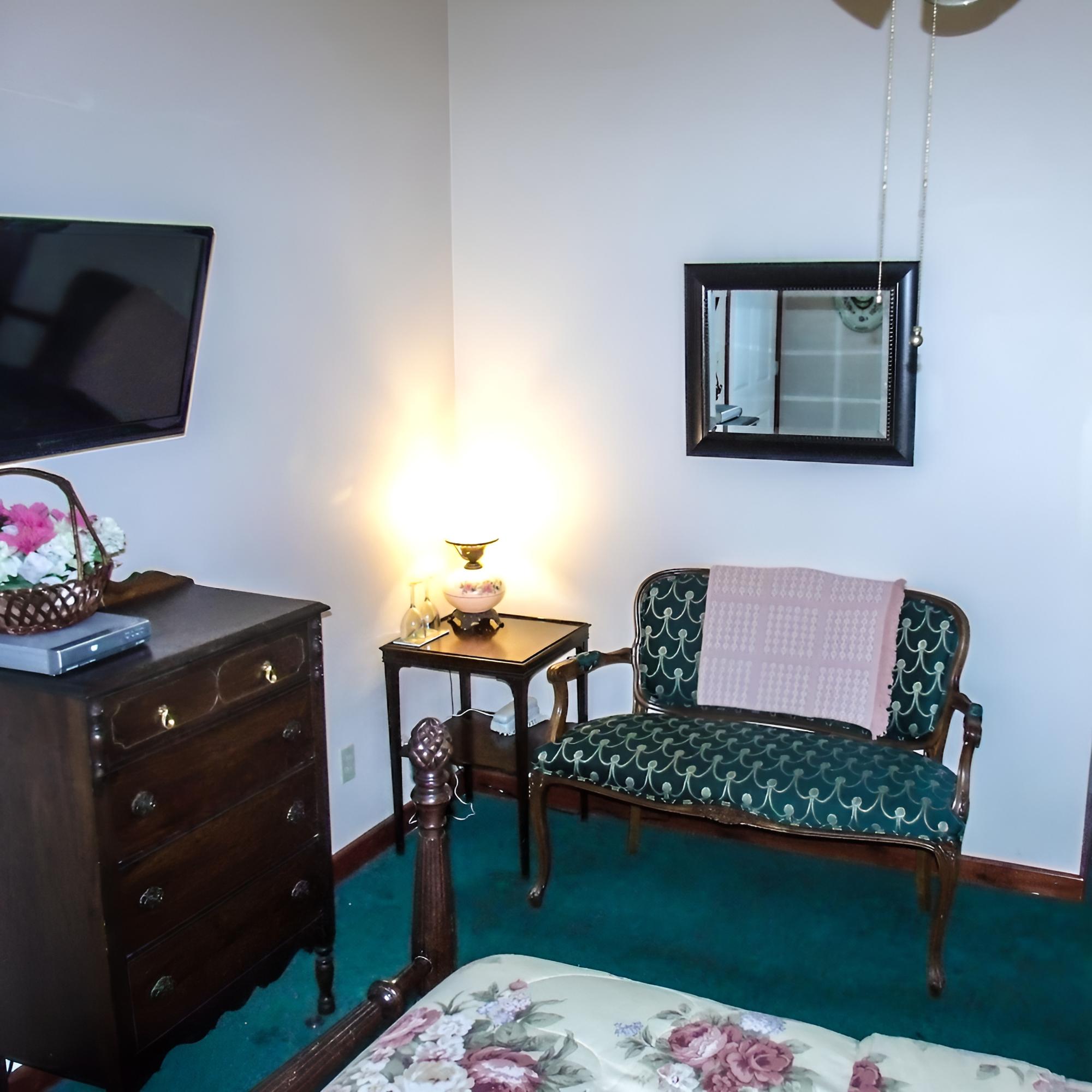 Room, Private Bathroom (Queen Room (2nd Floor)) photo 2
