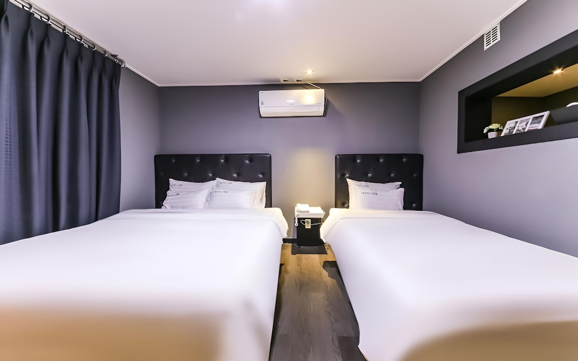 Room (Premium Twin (Smart TV/Netflix/Spa))