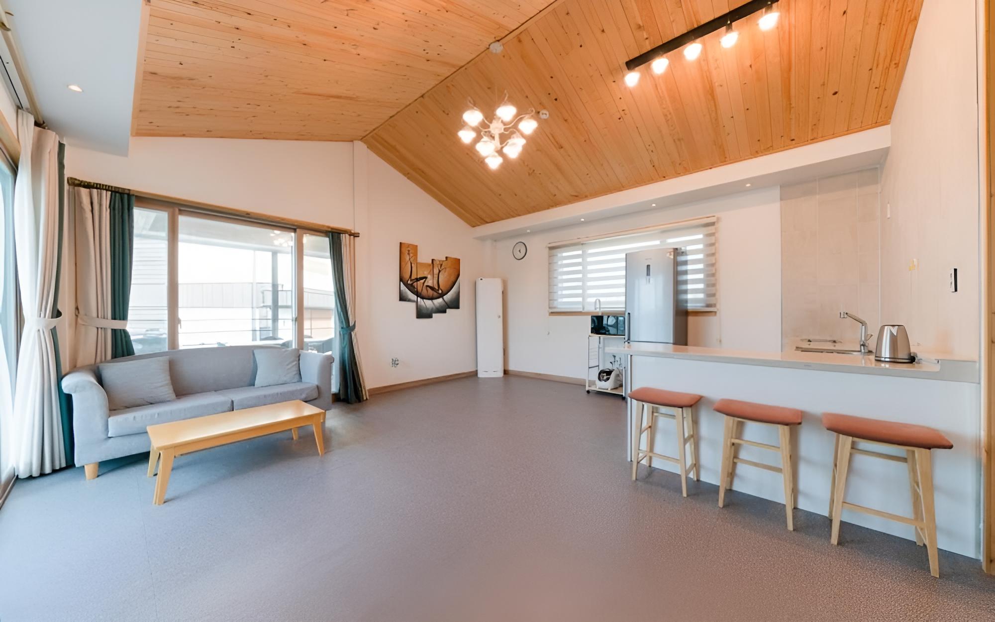 Room (Room 103 (Ocean View Group))