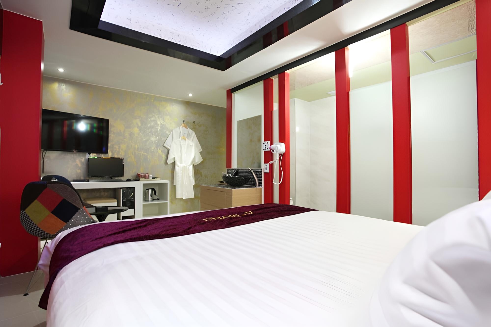 Room (Standard Room) - Photo 9
