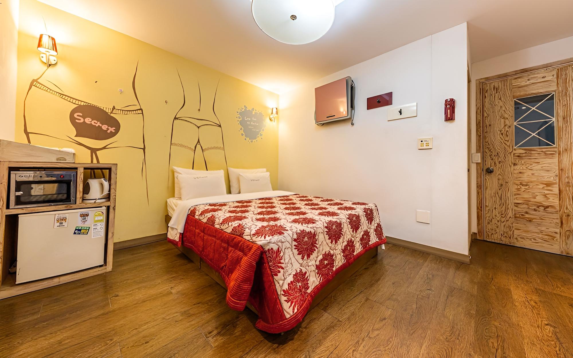Room (Standard Room (Onsite Payment Availab)