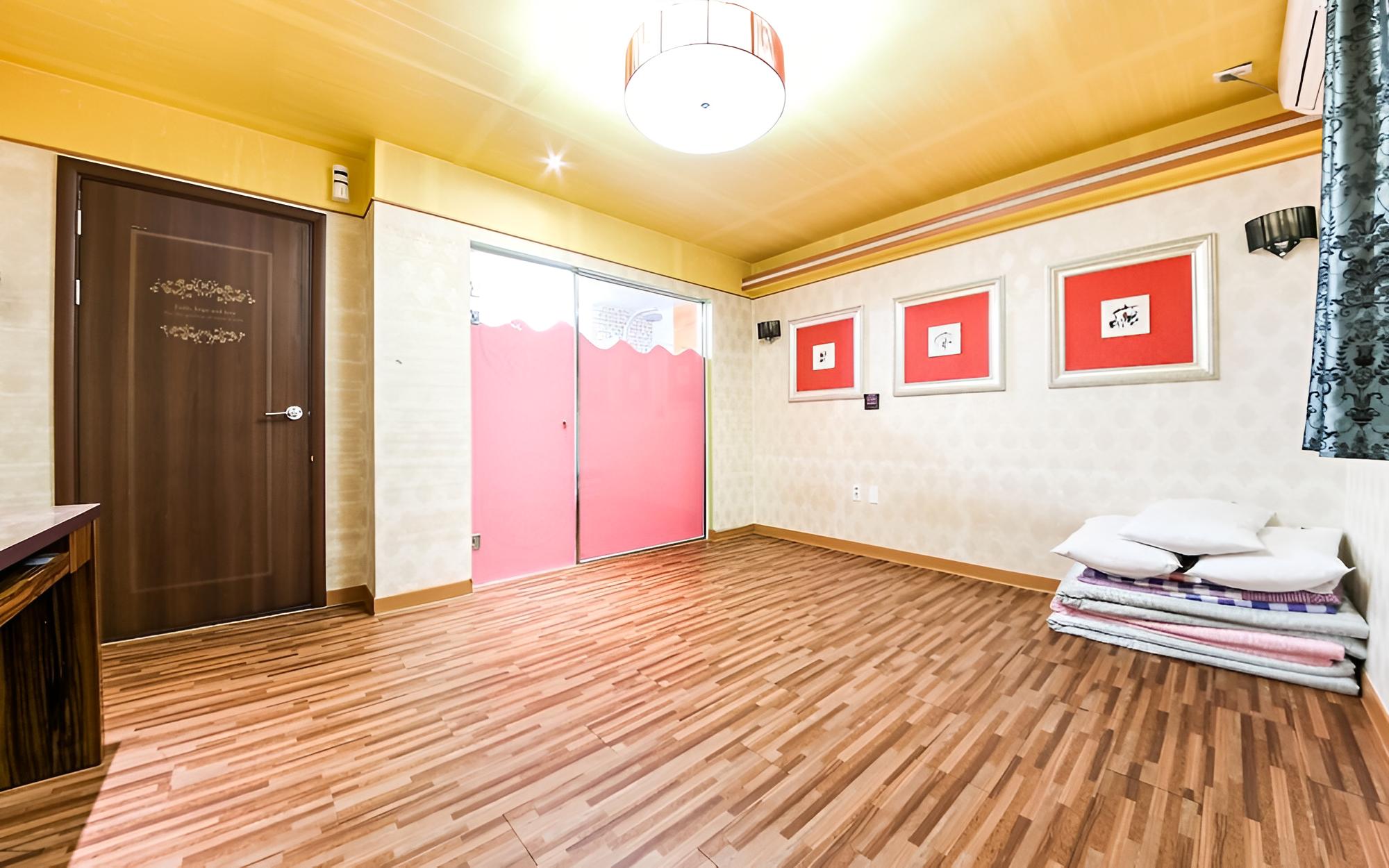 Room (Korean-style Ondol Room) photo 2