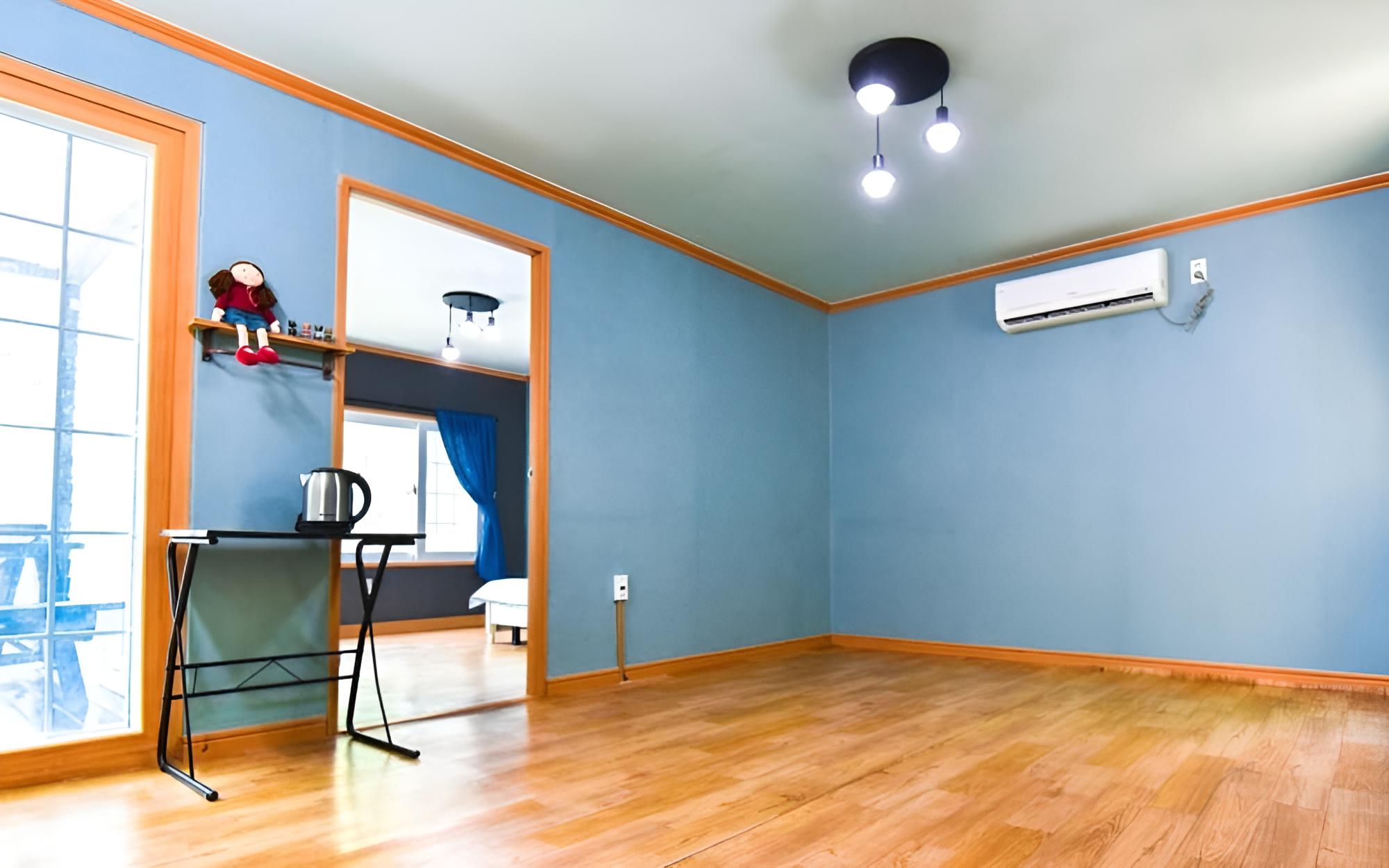 Room (WOOD WITH TREE)