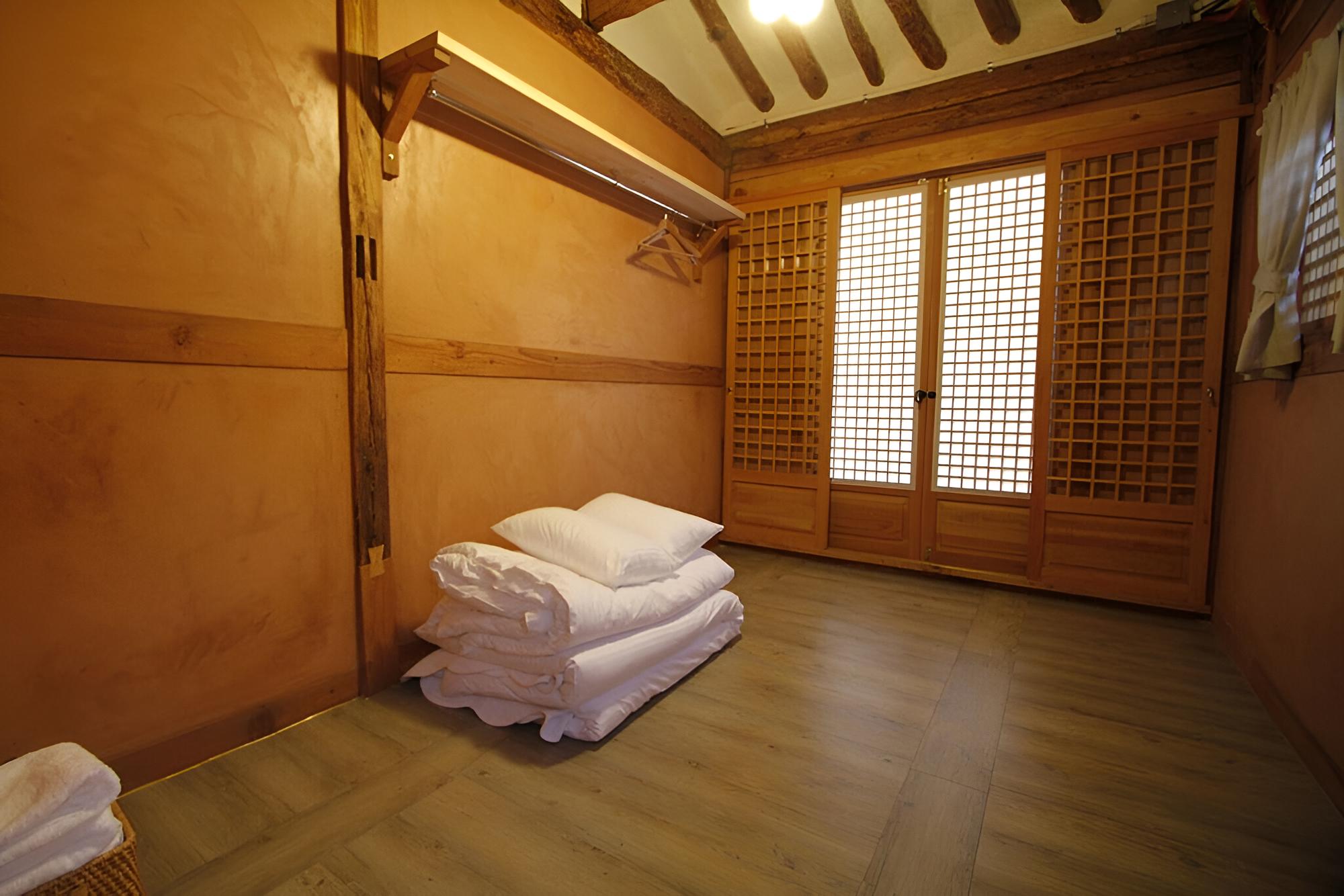 Room (winter)