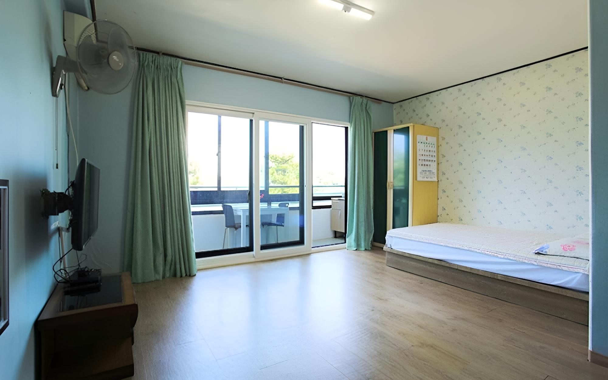 Room (B type Room 208)