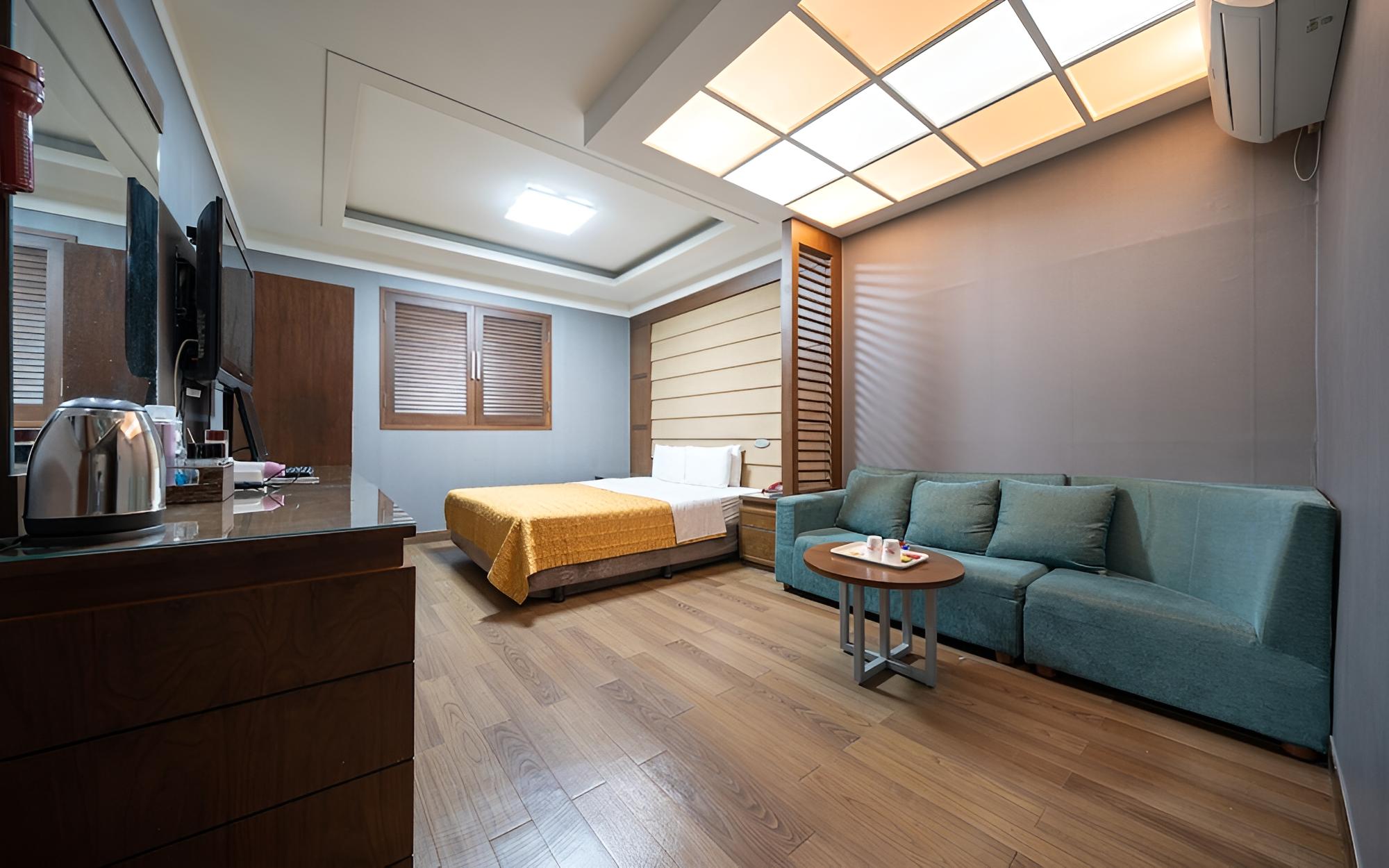 Room (VIP room)