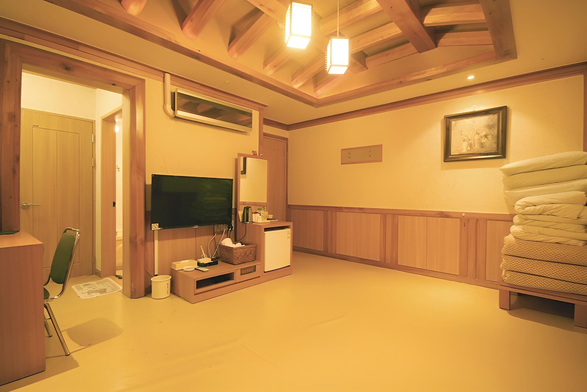 Room (Korean-style Ondol Room)