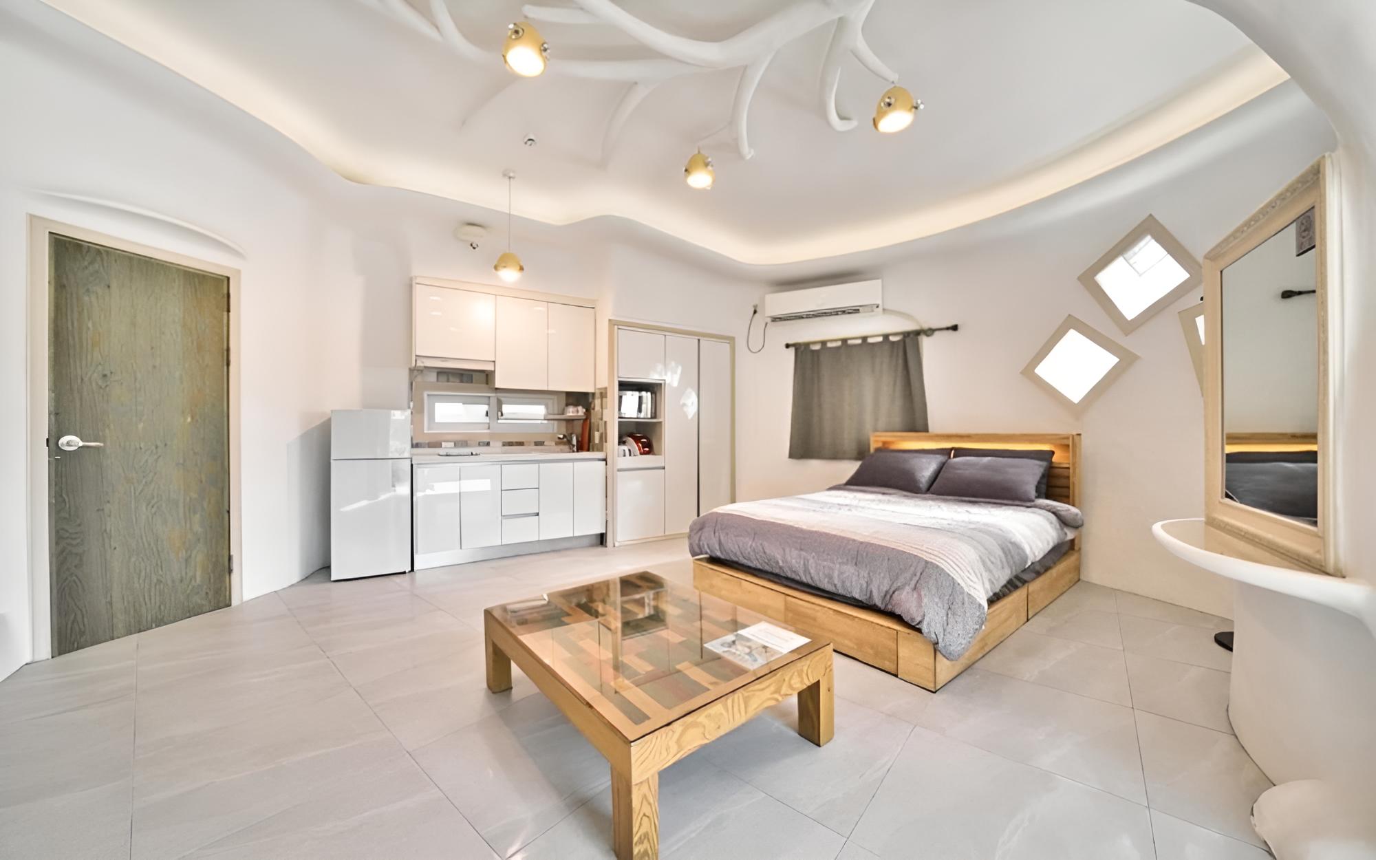 Room (Effusion) - Photo 3