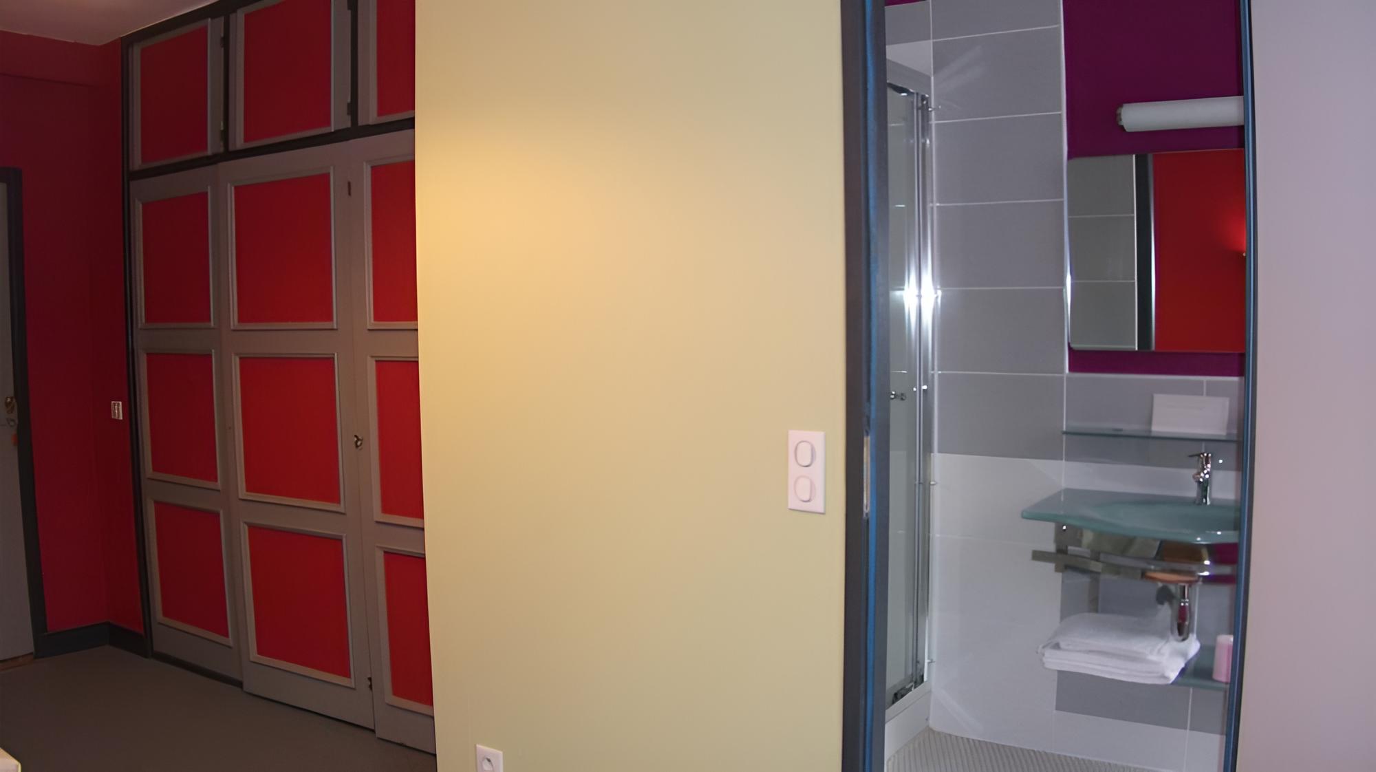 Triple Room (Coquelicot)