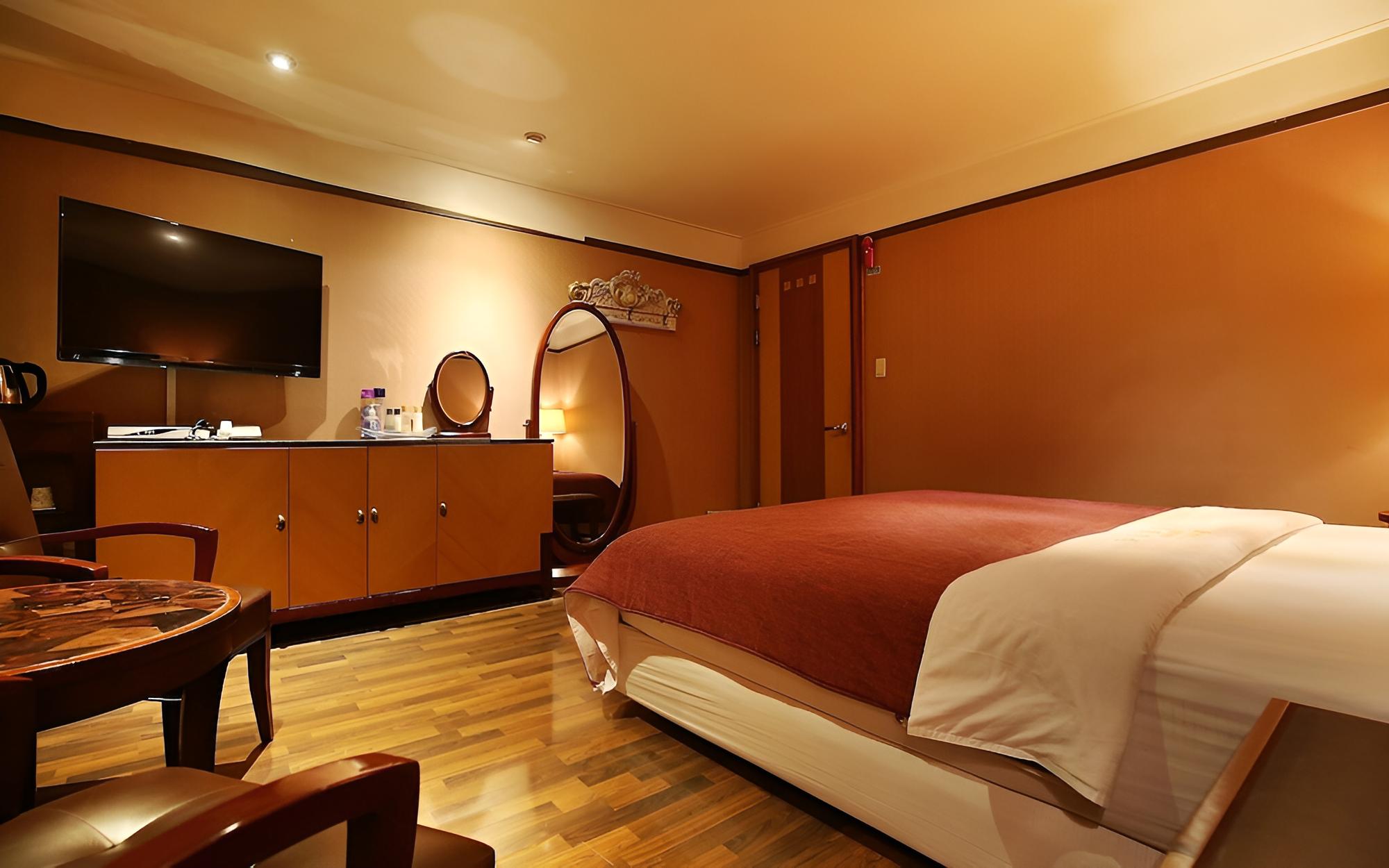 Room (Standard room (air conditioner replac)