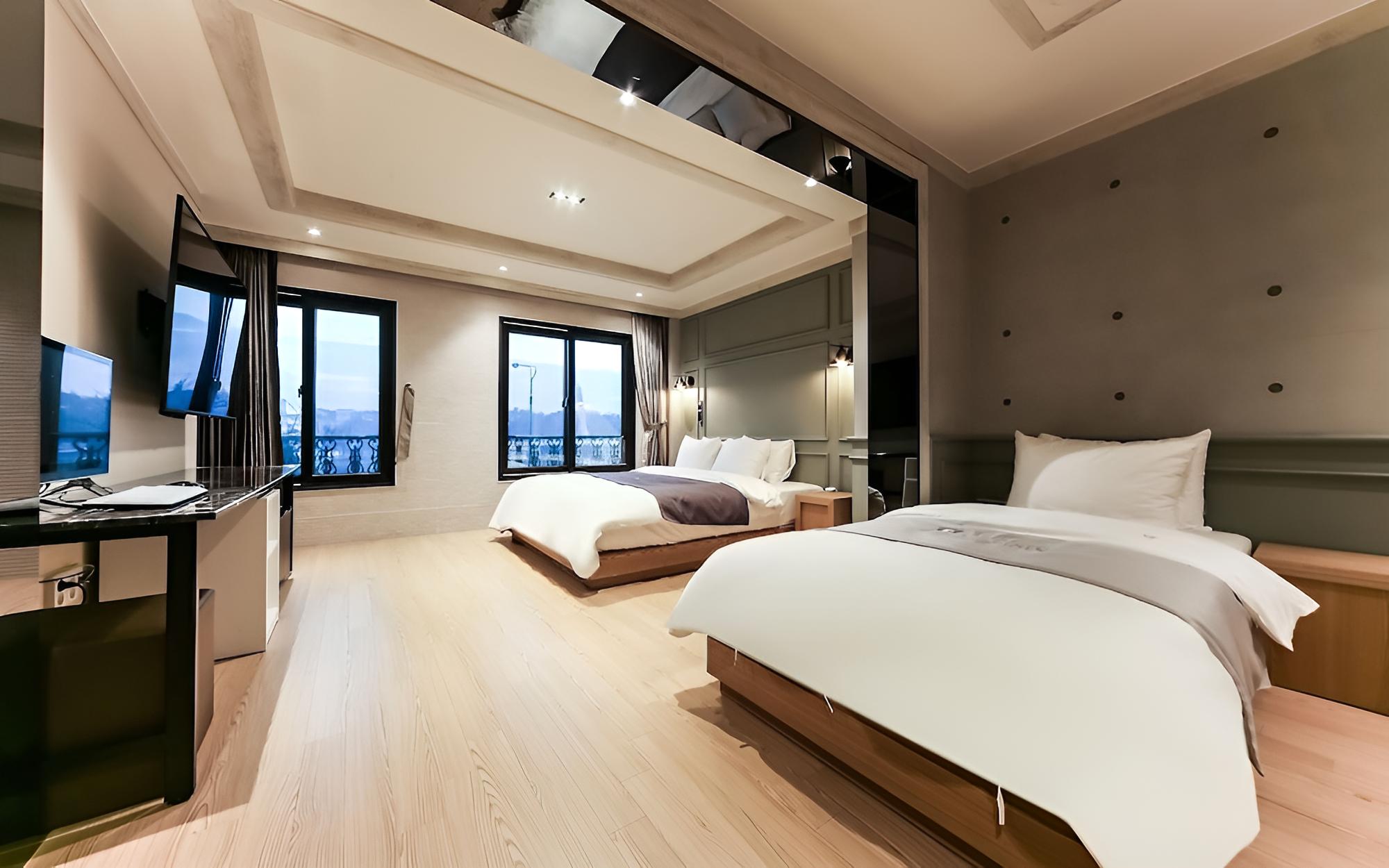 Room (Twin Standard) - Photo 9