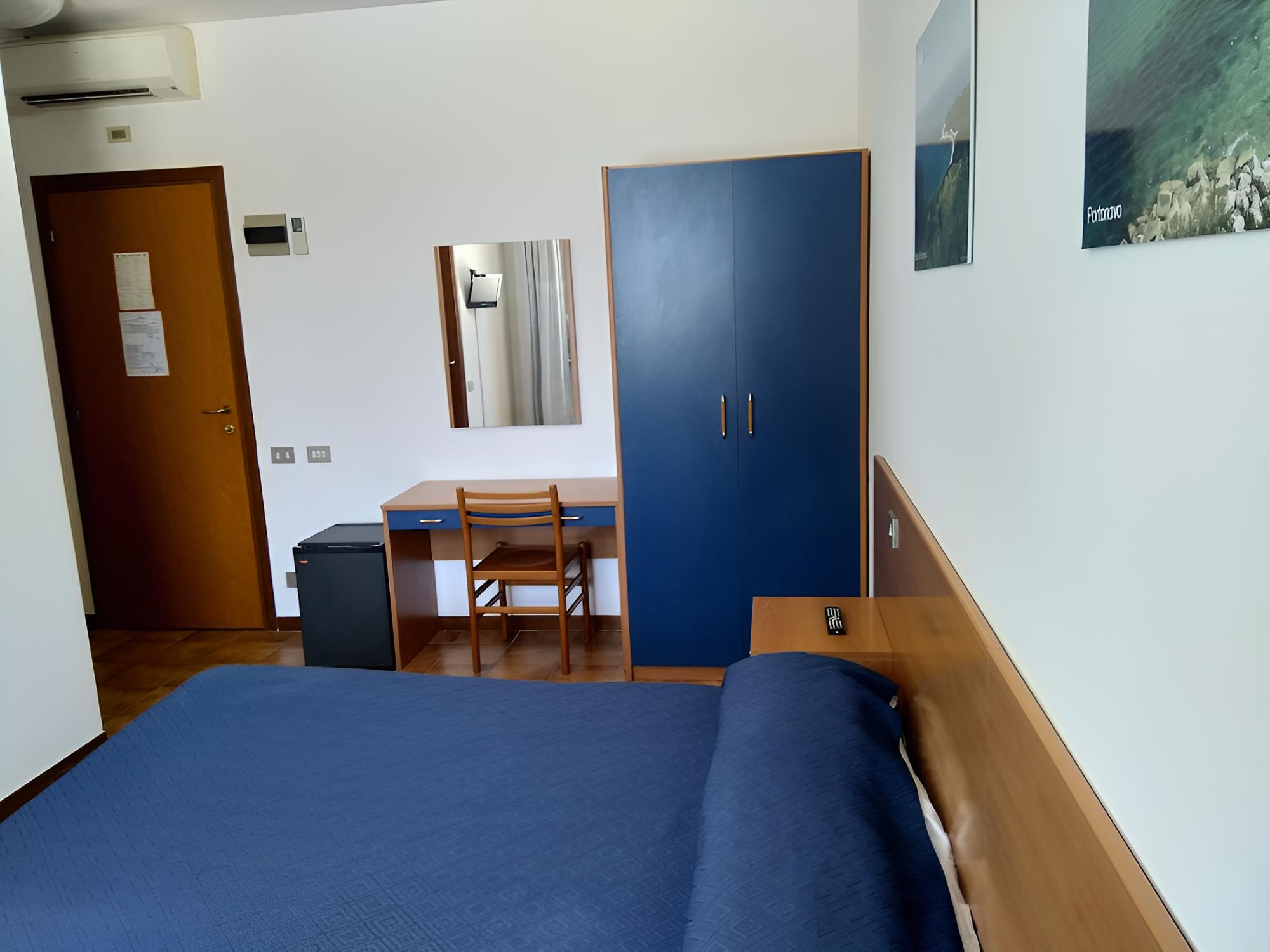 Double Room, 1 Queen Bed photo 2