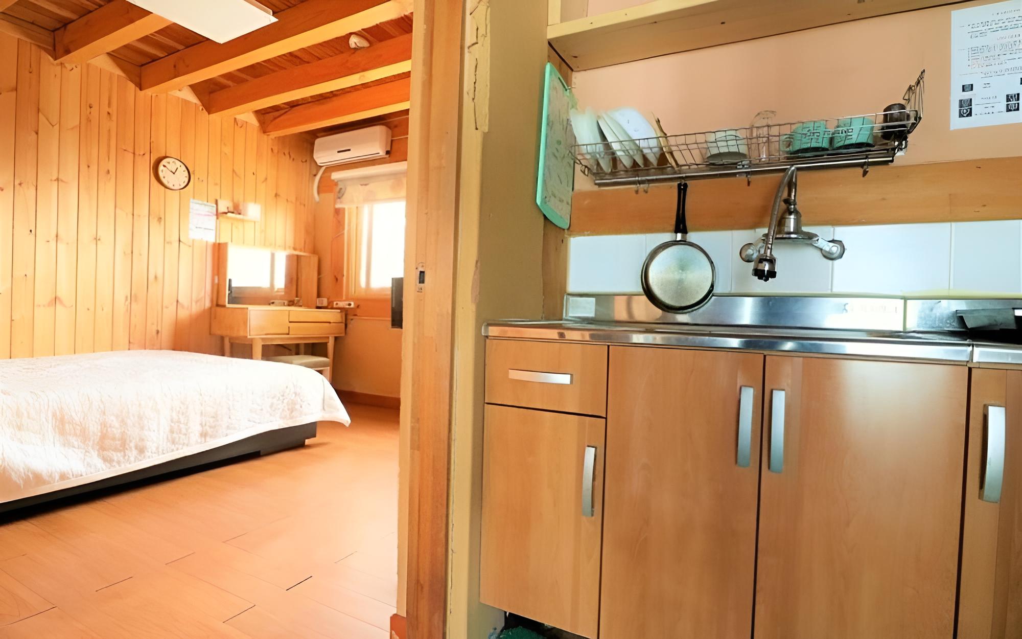 Room (Beach scenery)