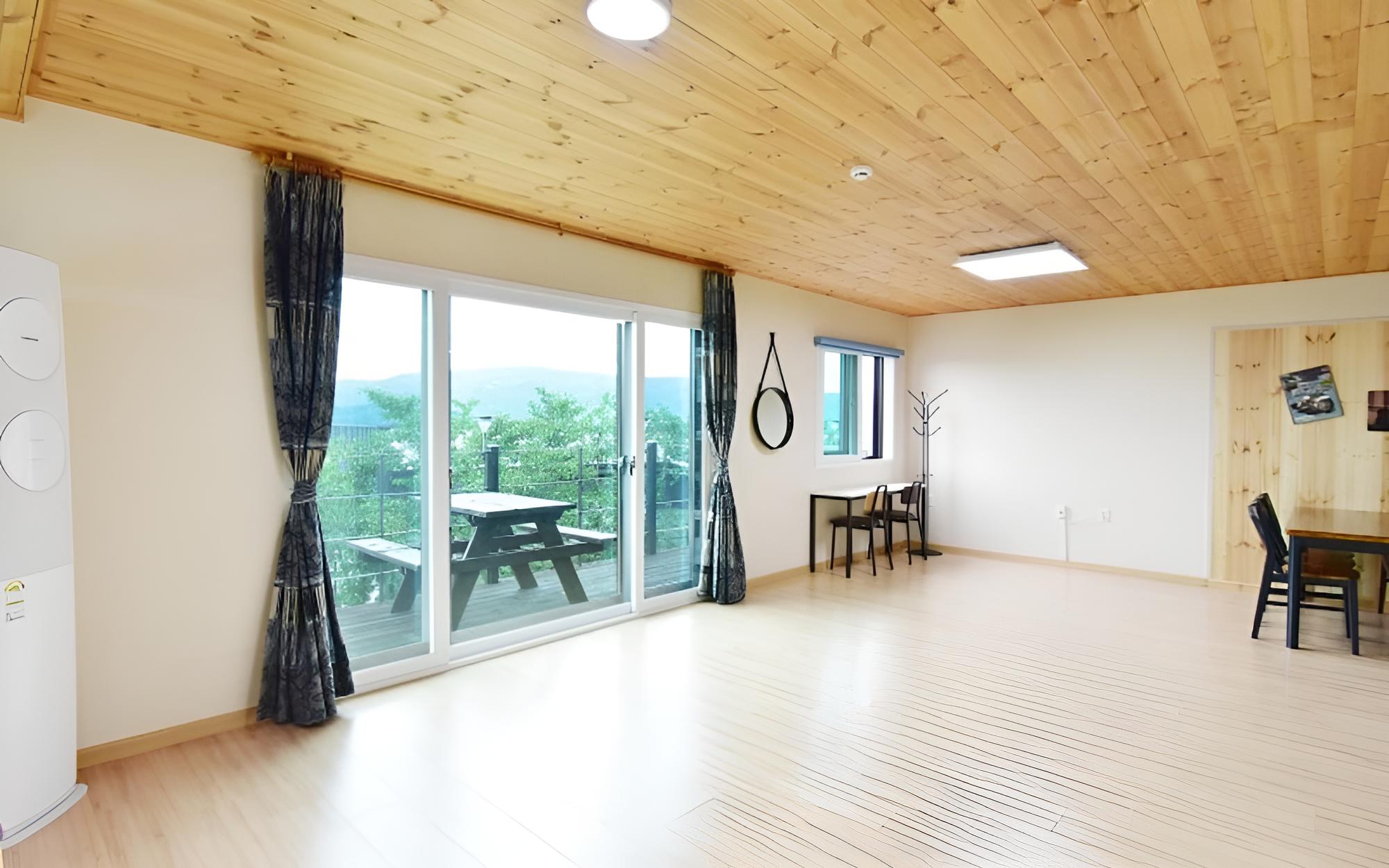 Room (Complex B No 105)