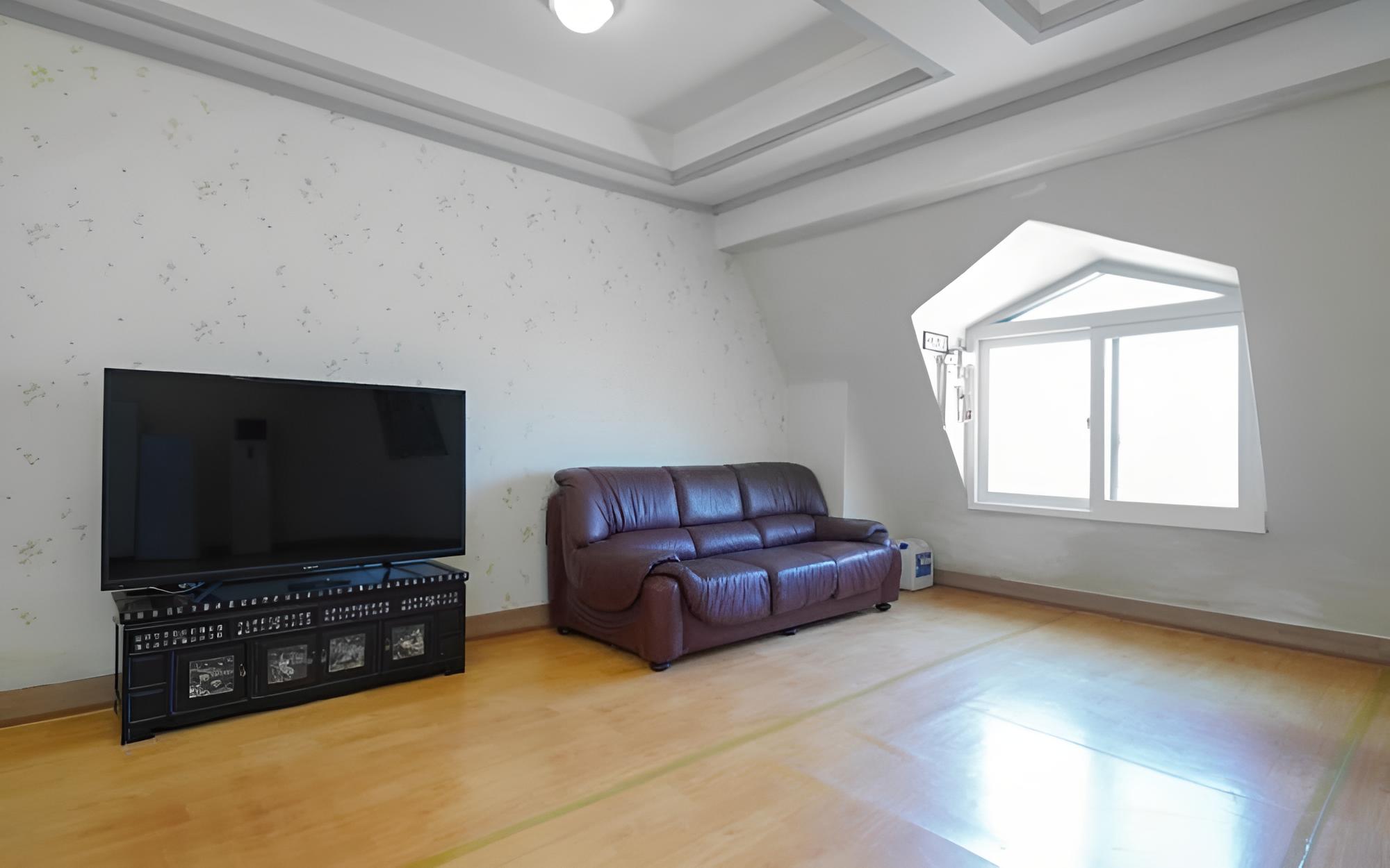 Room (Star 1)
