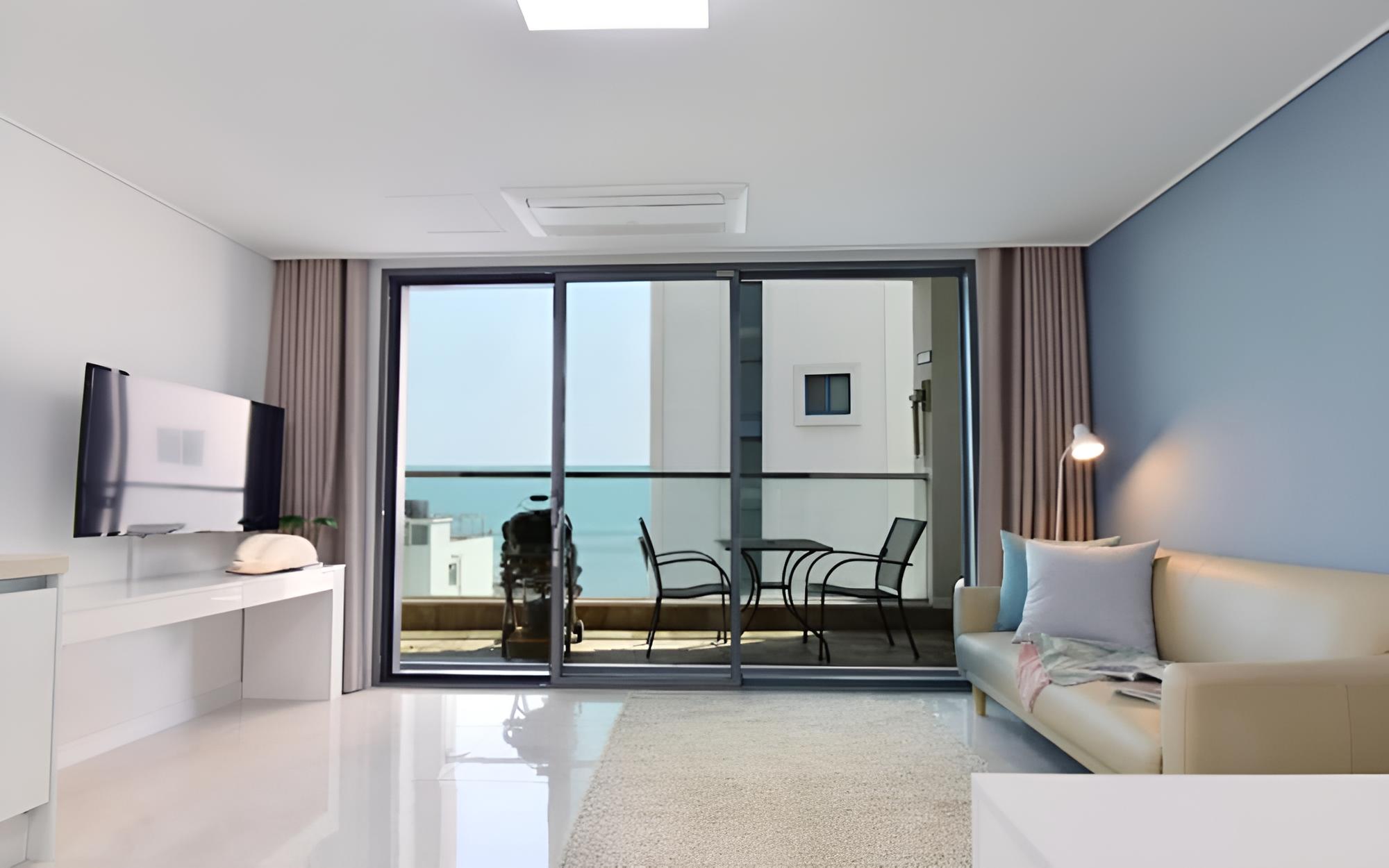Room (Room 401 (Studio Ocean View))