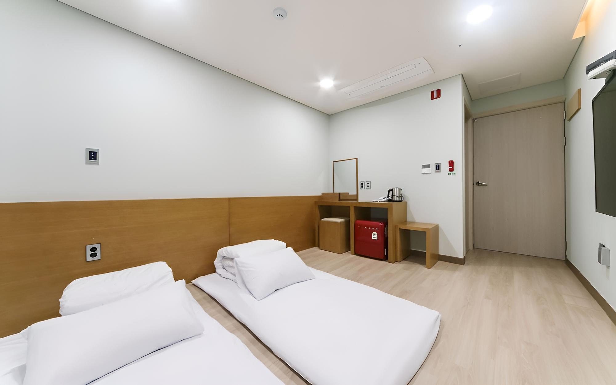 Room (Ondol (for 2 people / 20000 won for e) photo 1